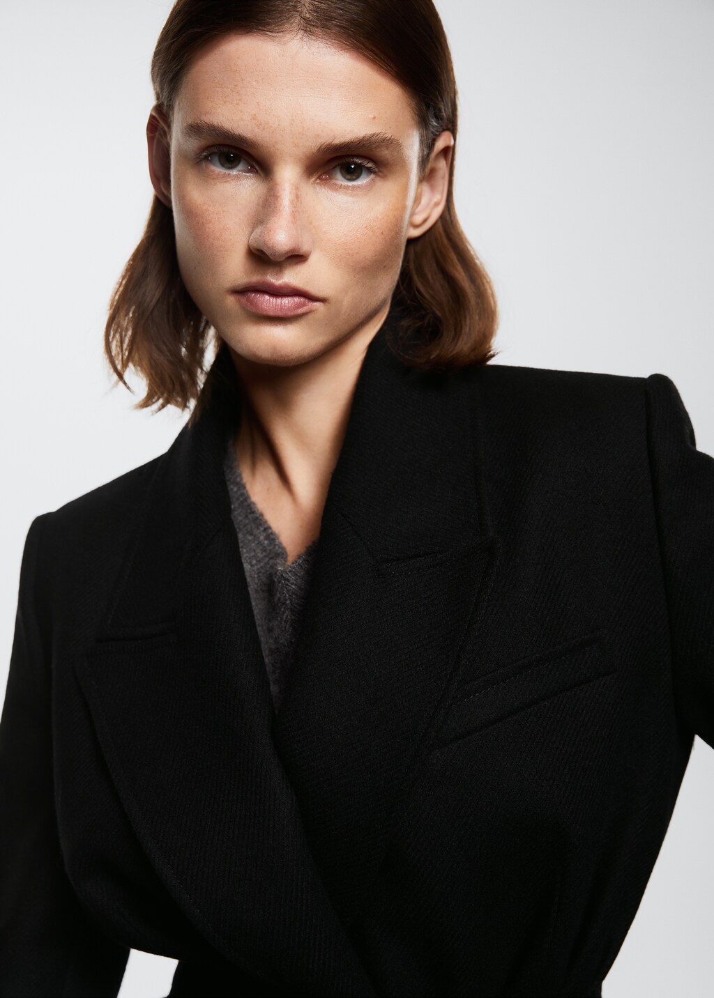 Long coat with lapels - Details of the article 1