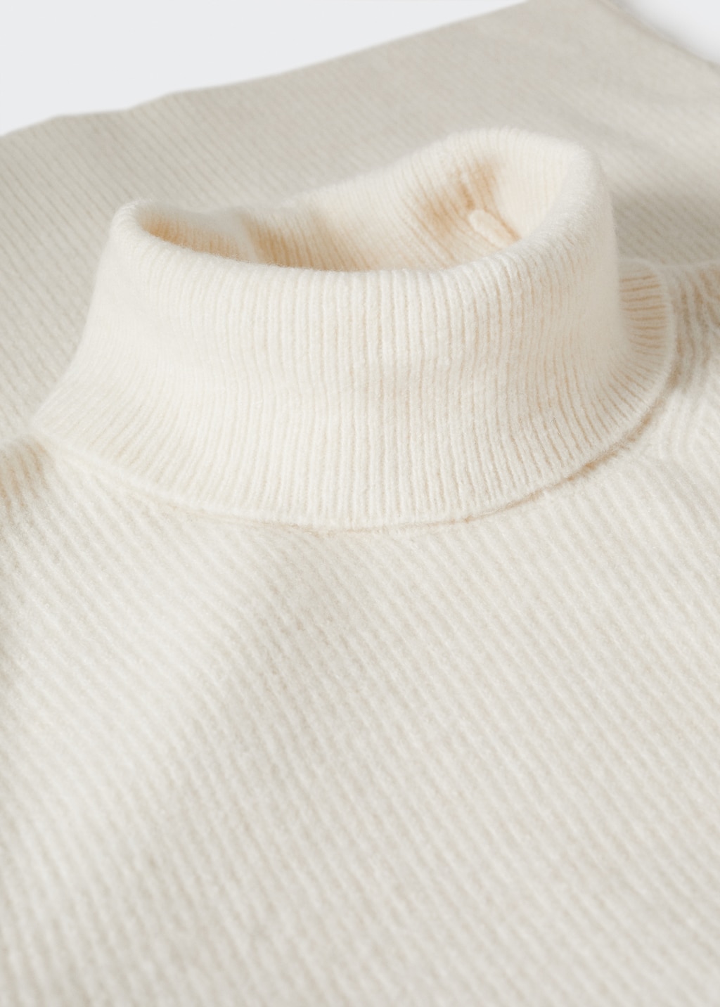 Structured turtleneck sweater Men MANGO OUTLET Lithuania