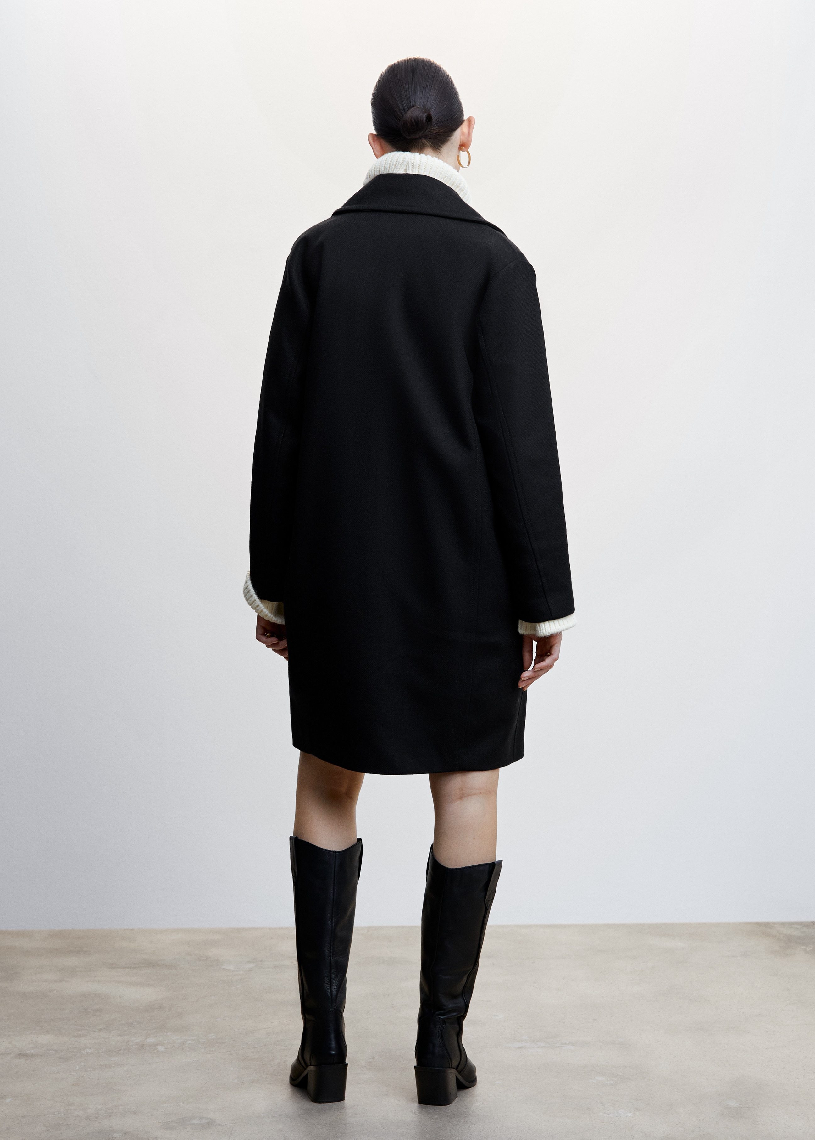 Straight-cut wool coat - Reverse of the article