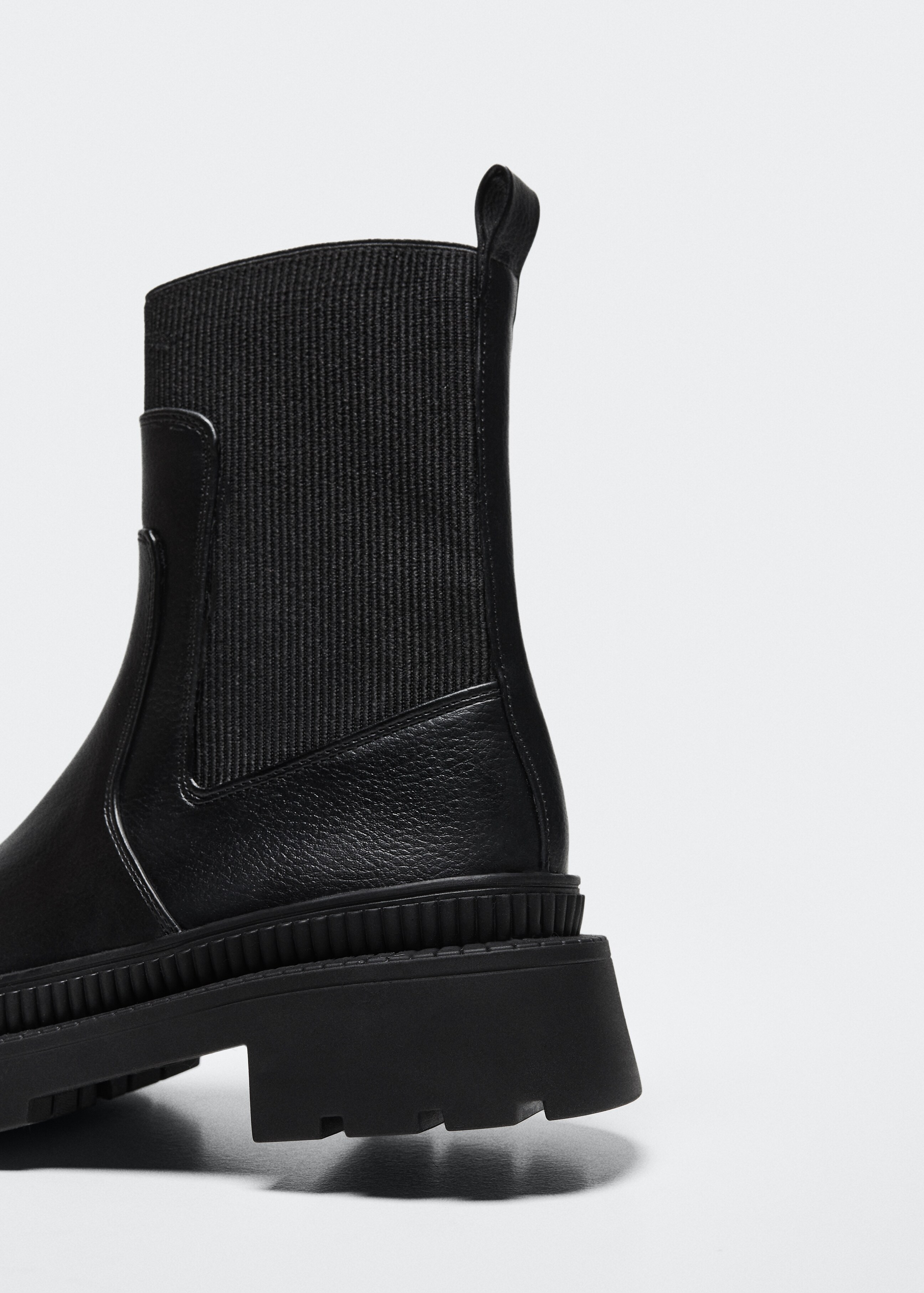 Track sole contrast ankle boots - Details of the article 2