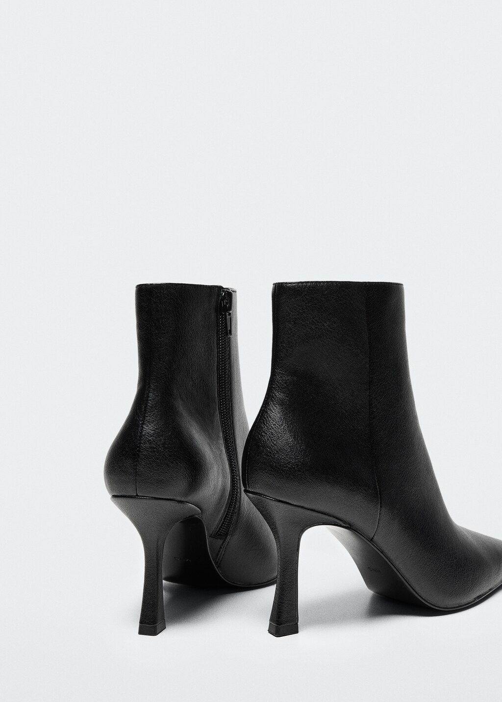 Heel zipped boots - Details of the article 2