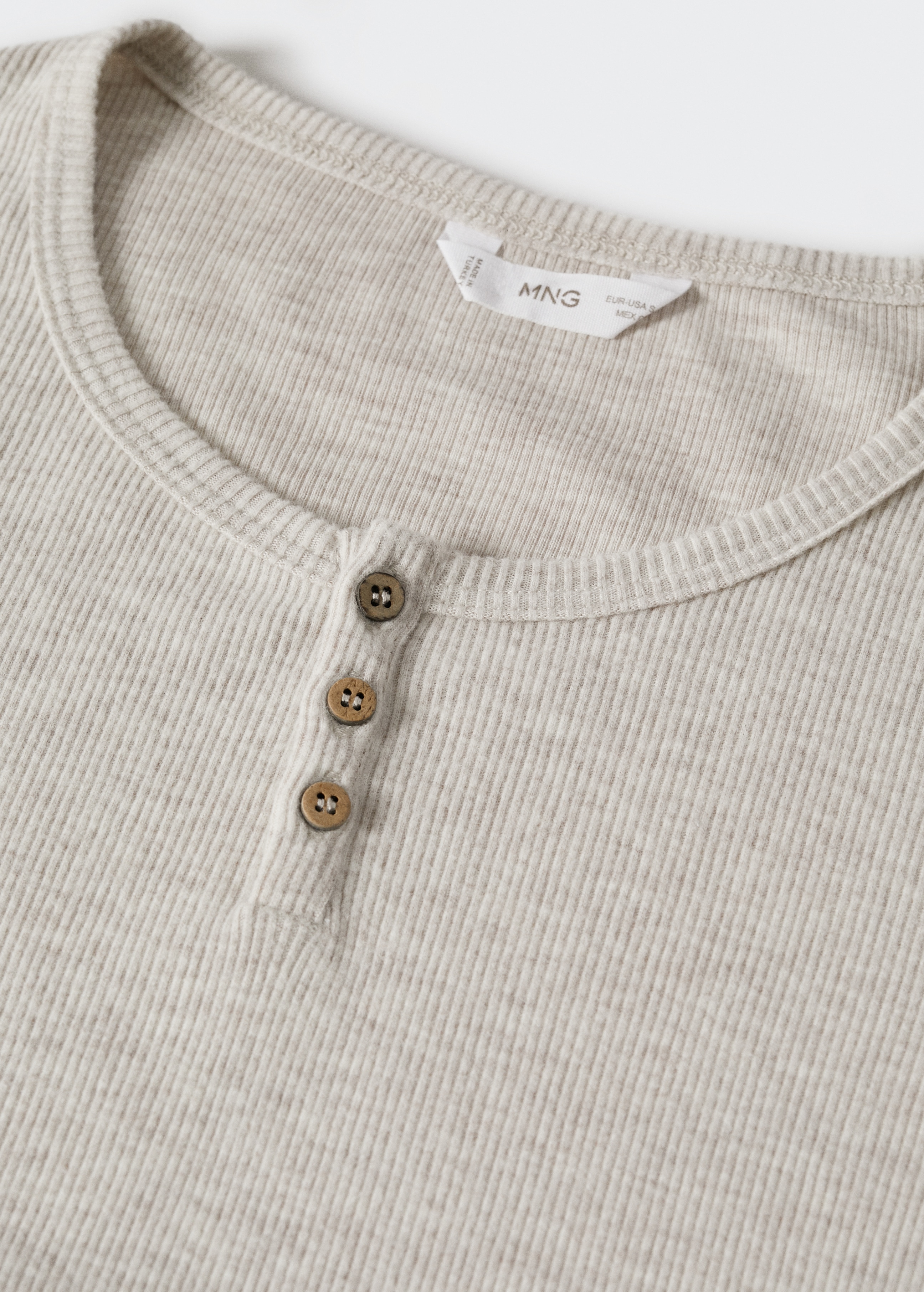 Ribbed long-sleeved t-shirt - Details of the article 8