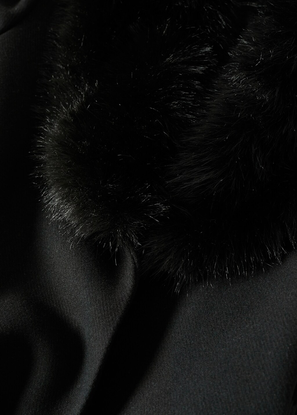 Detachable wool coat with fur-effect collar - Details of the article 0