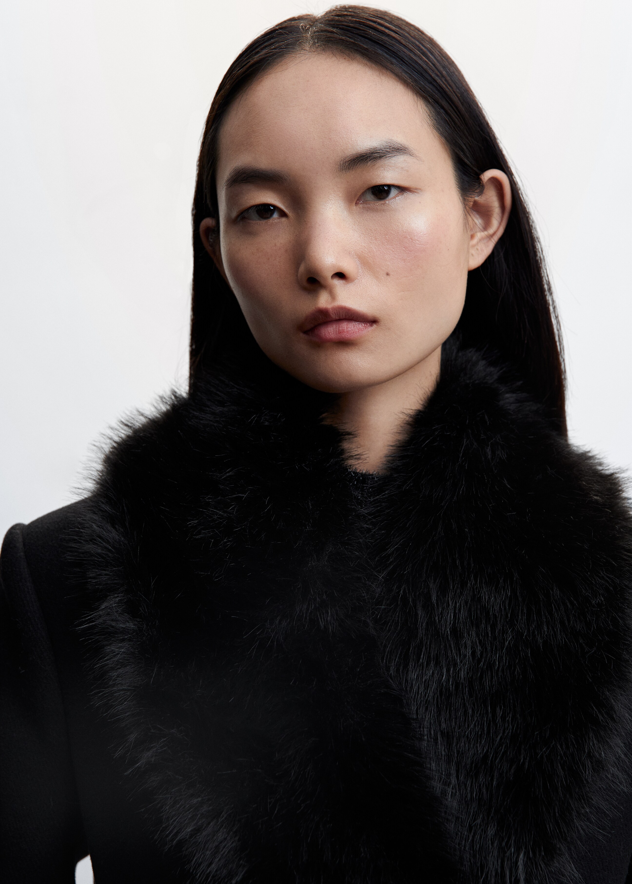 Detachable wool coat with fur-effect collar - Details of the article 1