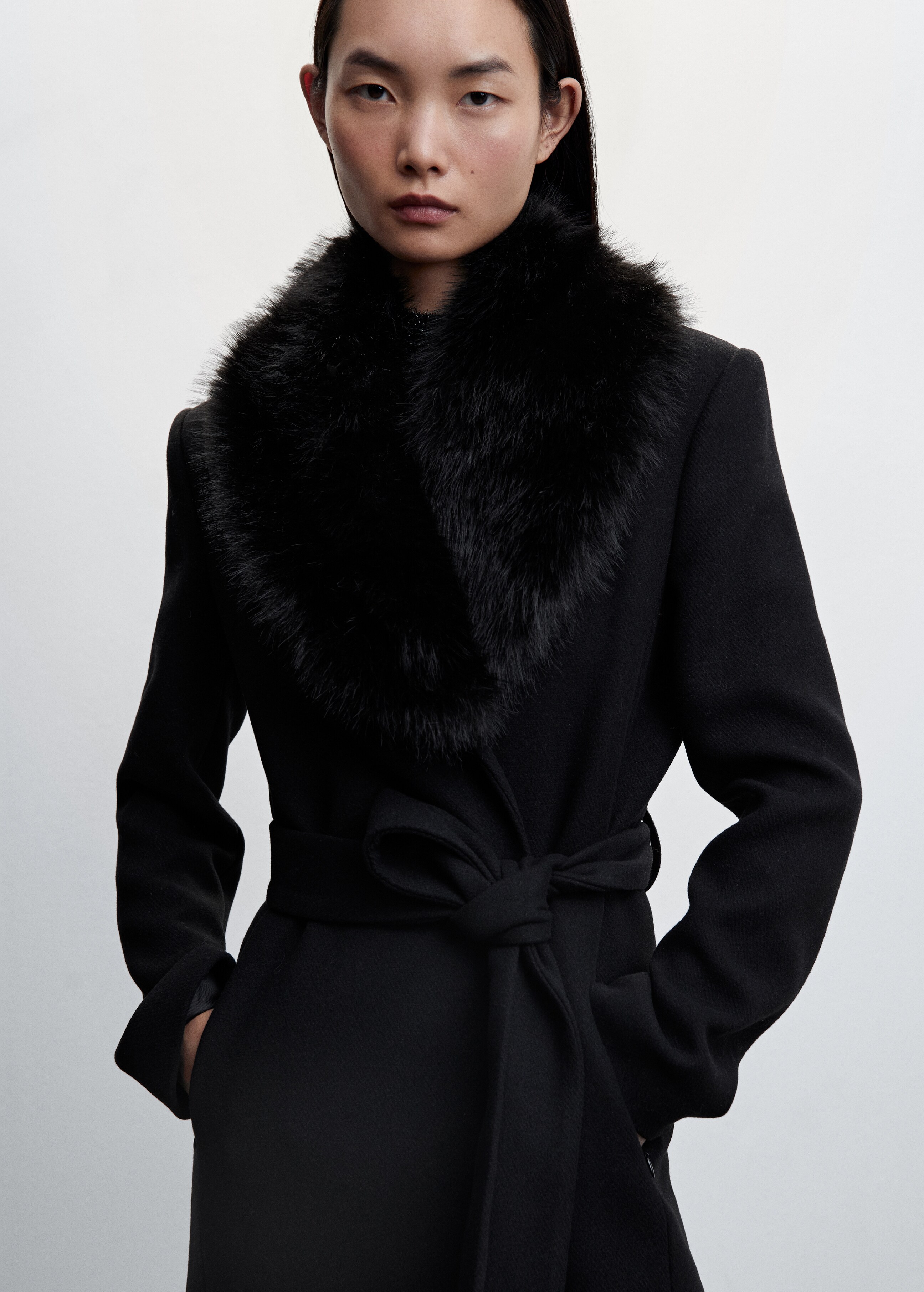 Detachable wool coat with fur-effect collar - Details of the article 4