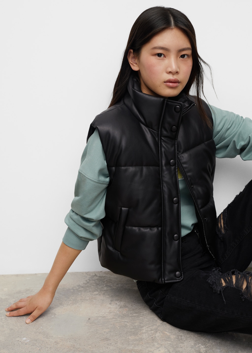 Leather-effect quilted vest - Details of the article 2