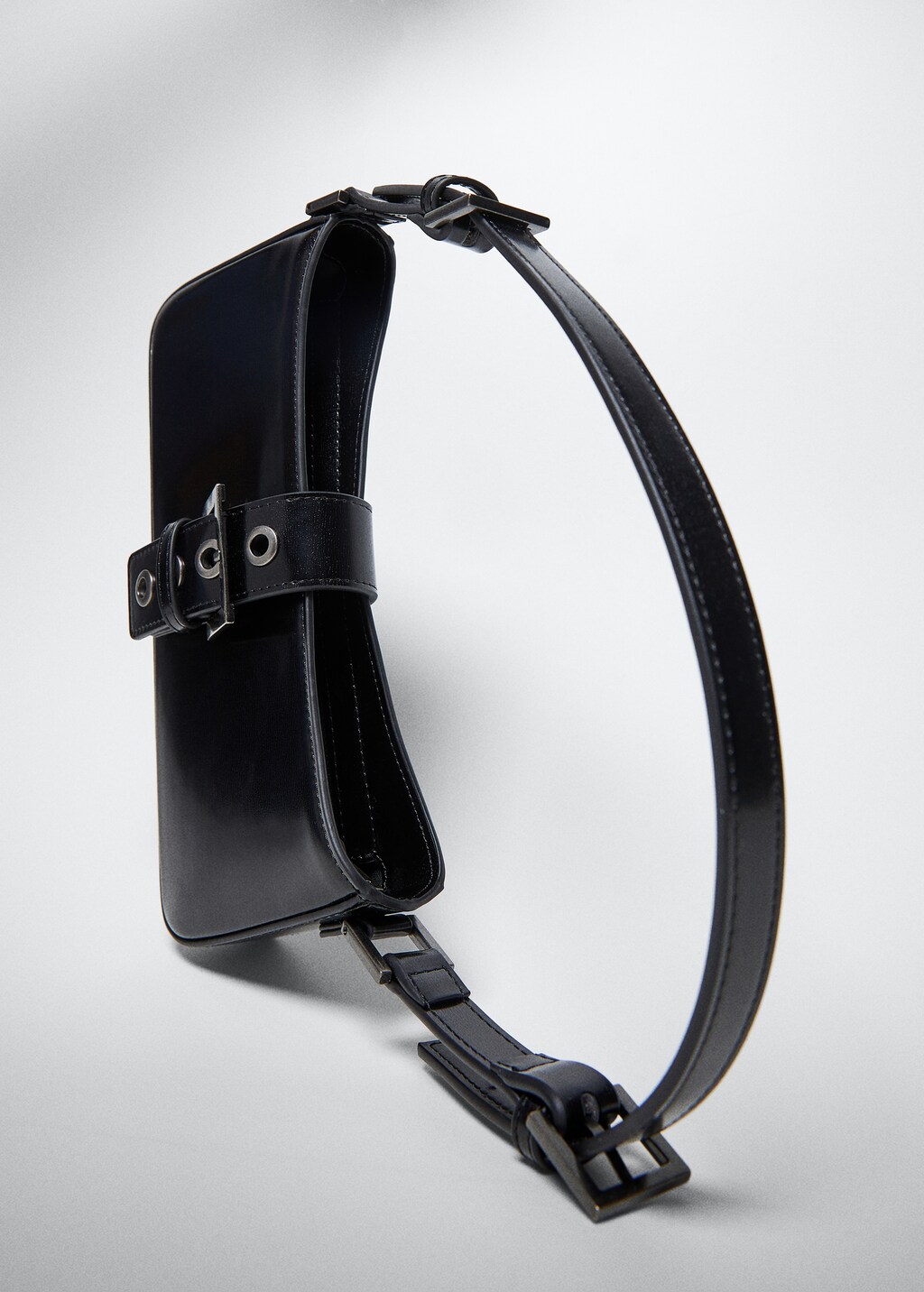 Short buckle handle bag - Details of the article 5