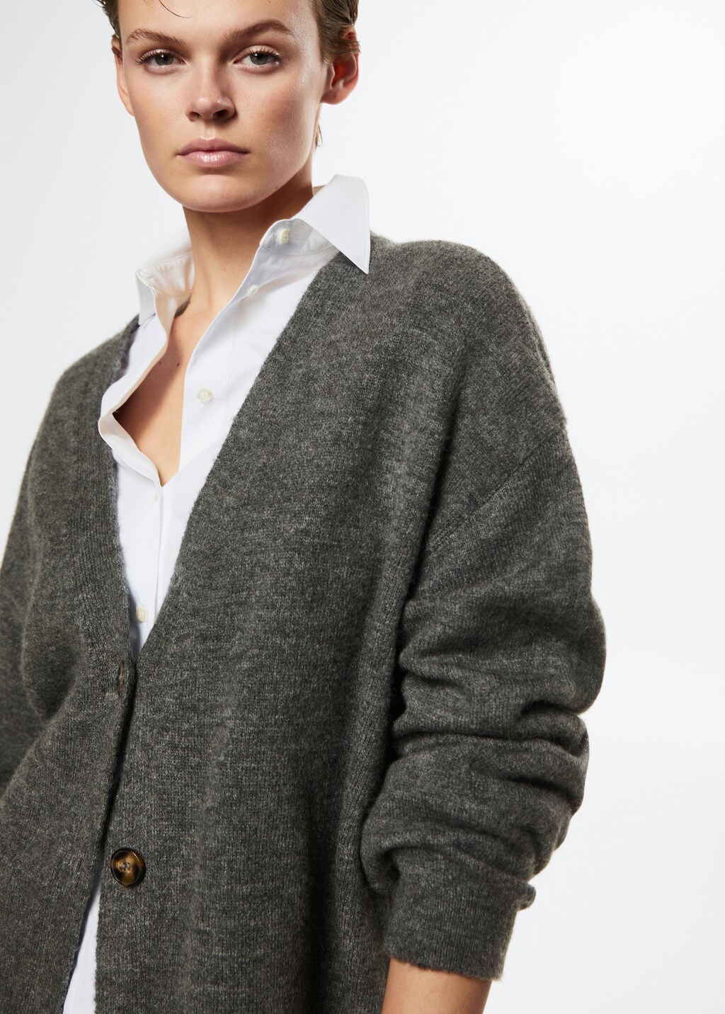 Oversized cardigan with buttons - Details of the article 4