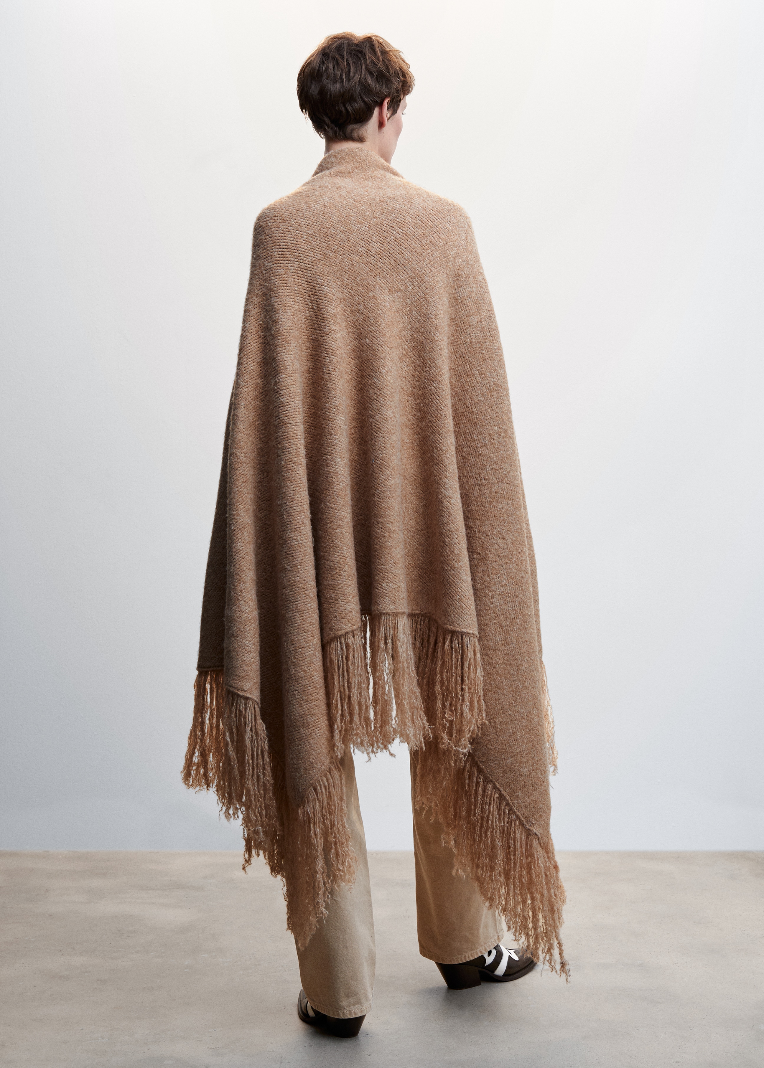 Fringe knit cape - Reverse of the article
