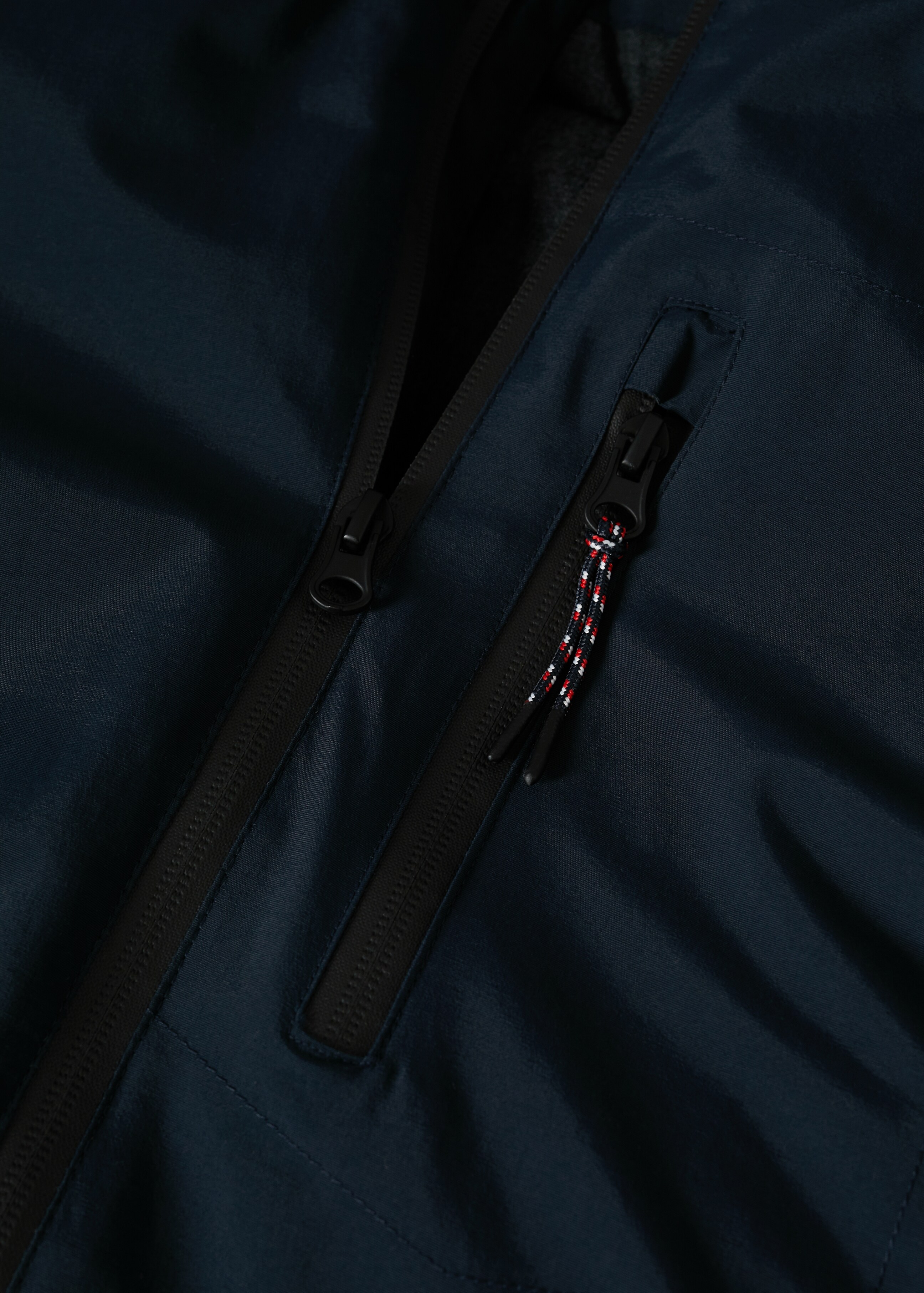 Zipped pockets anorak - Details of the article 8