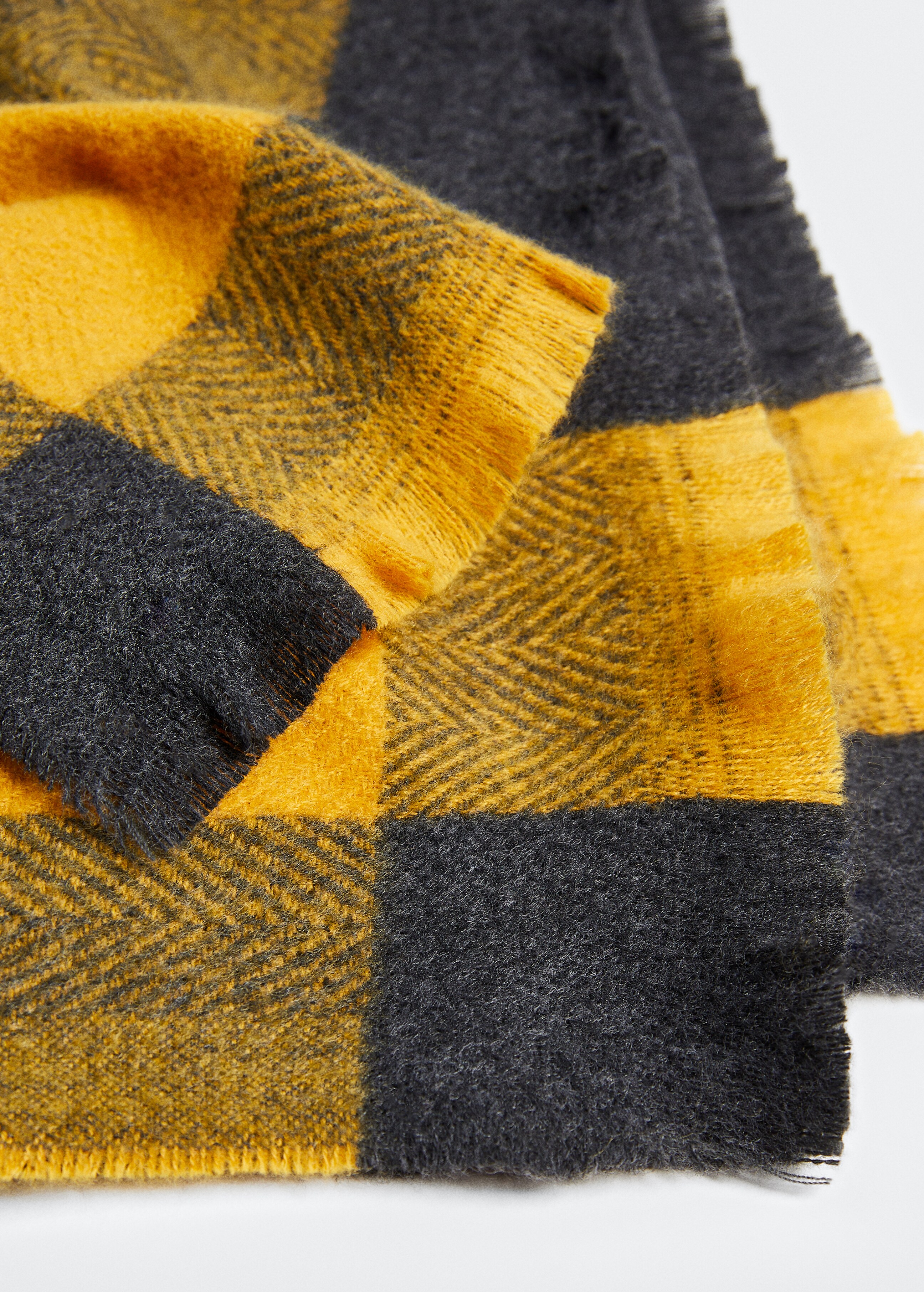 Striped scarf - Details of the article 2
