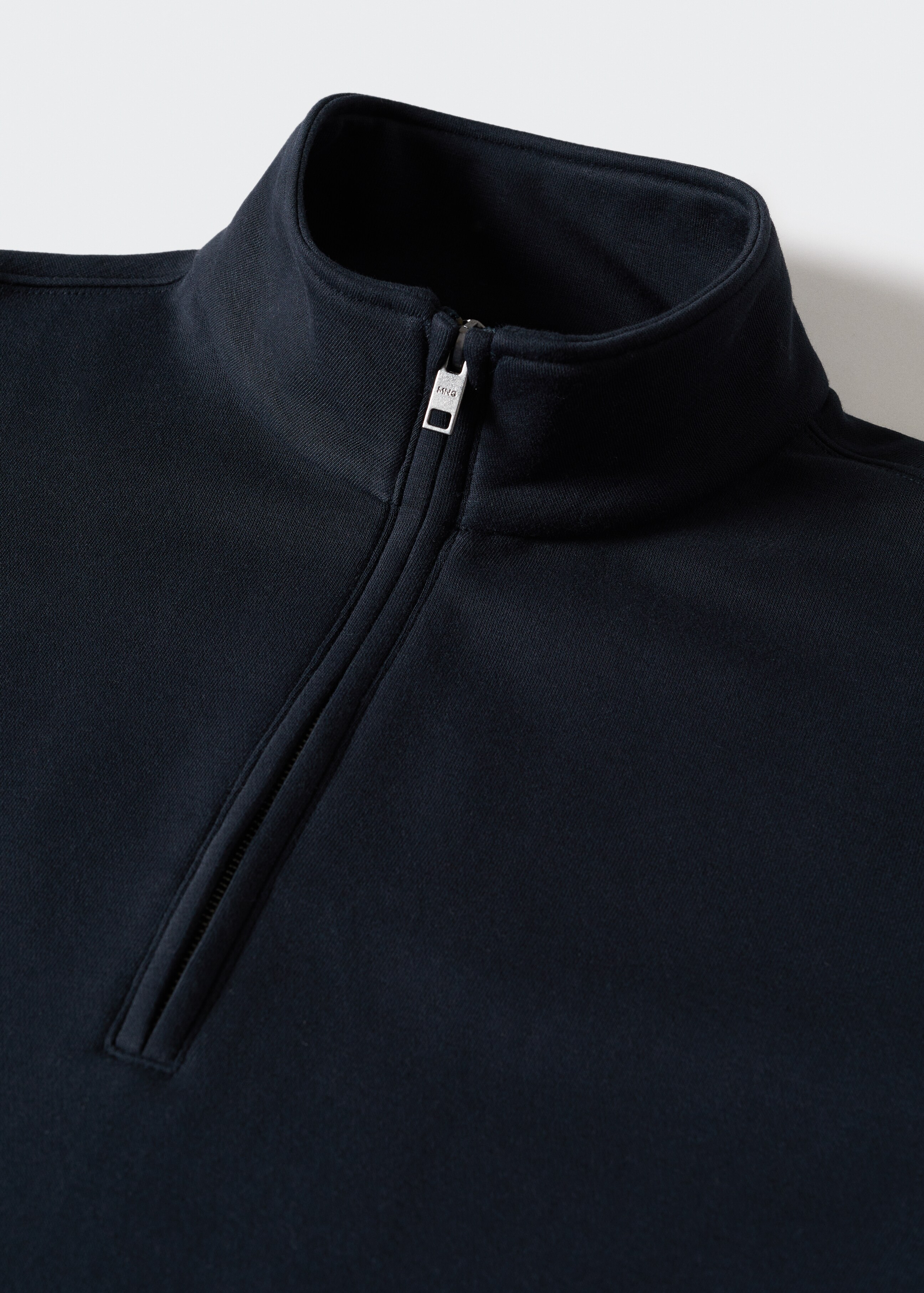 Baumwoll-Sweatshirt mit Zip-Kragen - Detail des Artikels 8