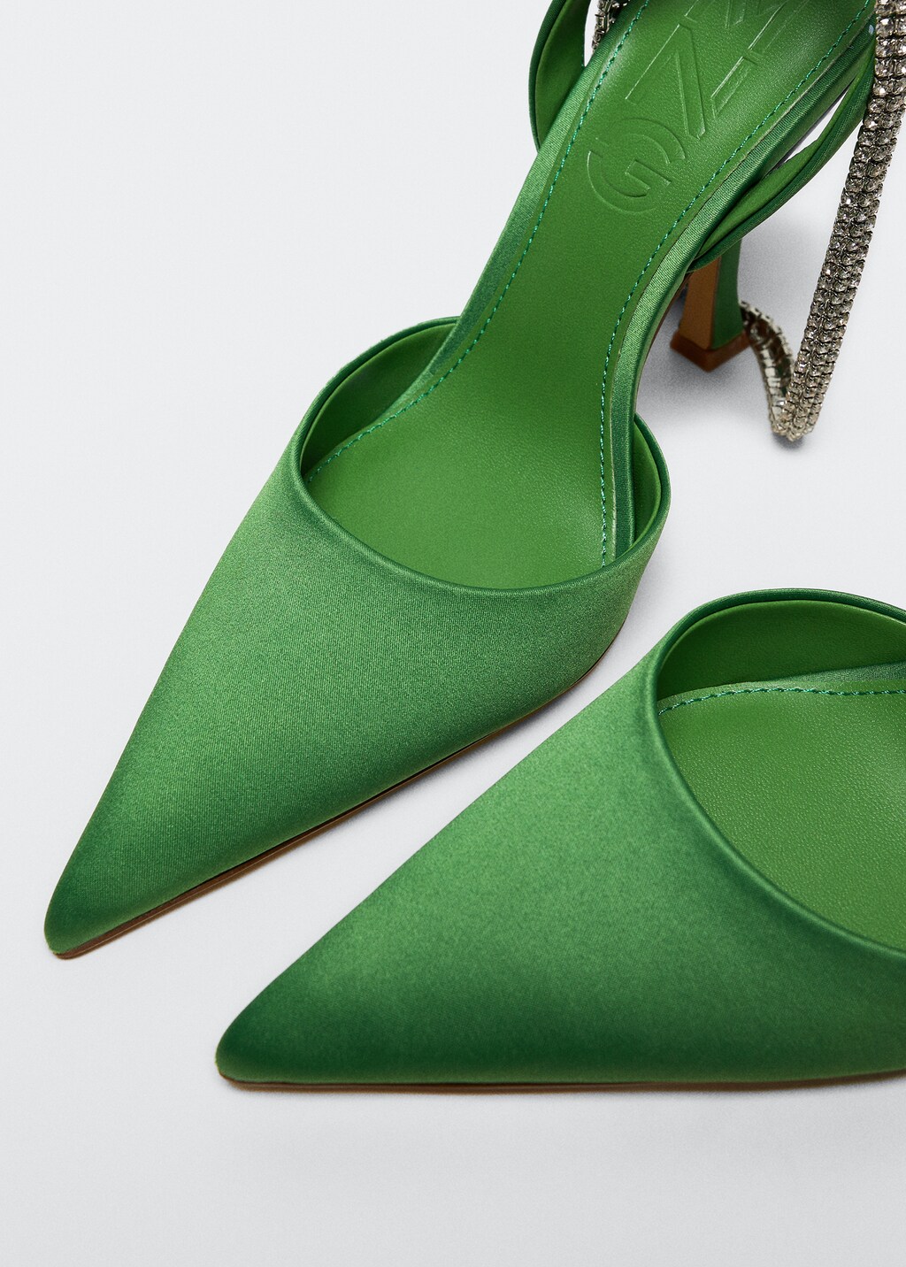 Satin ankle strap shoes - Details of the article 1