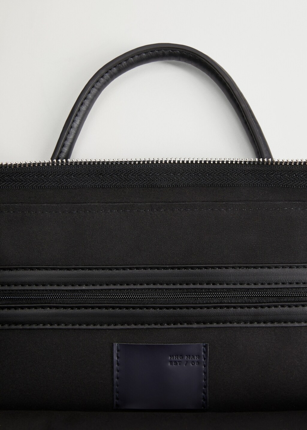 Zip-pockets pebbled tote briefcase - Details of the article 2