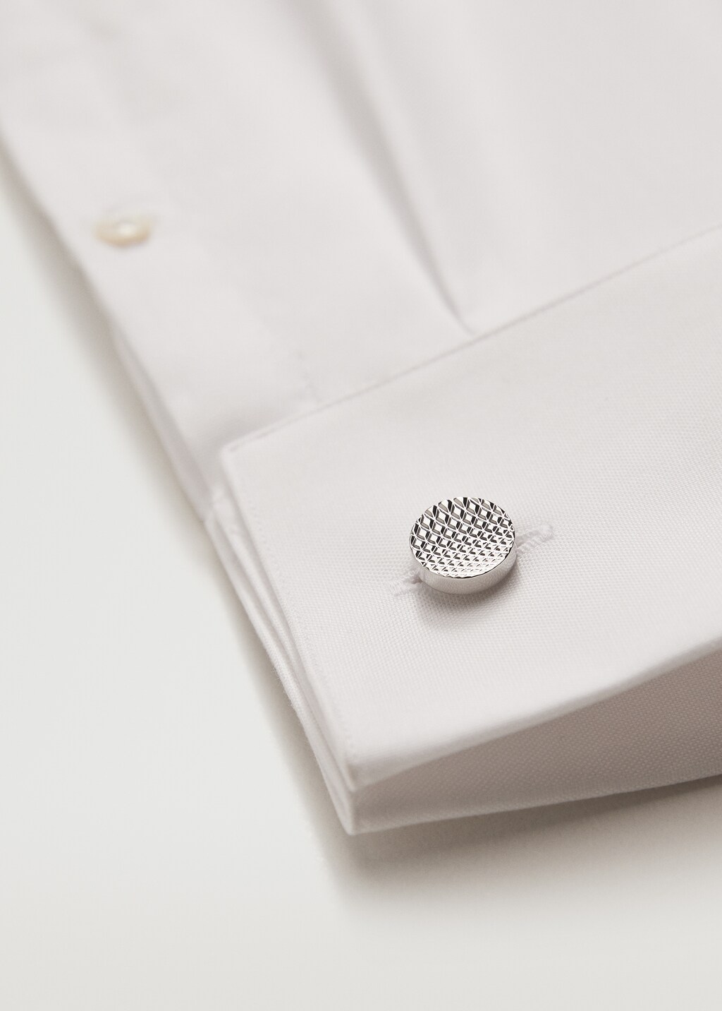 Rounded cufflinks - Details of the article 2