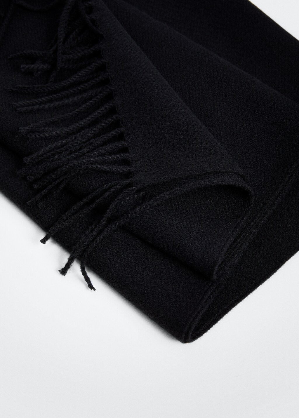 Fringed plain scarf - Details of the article 2