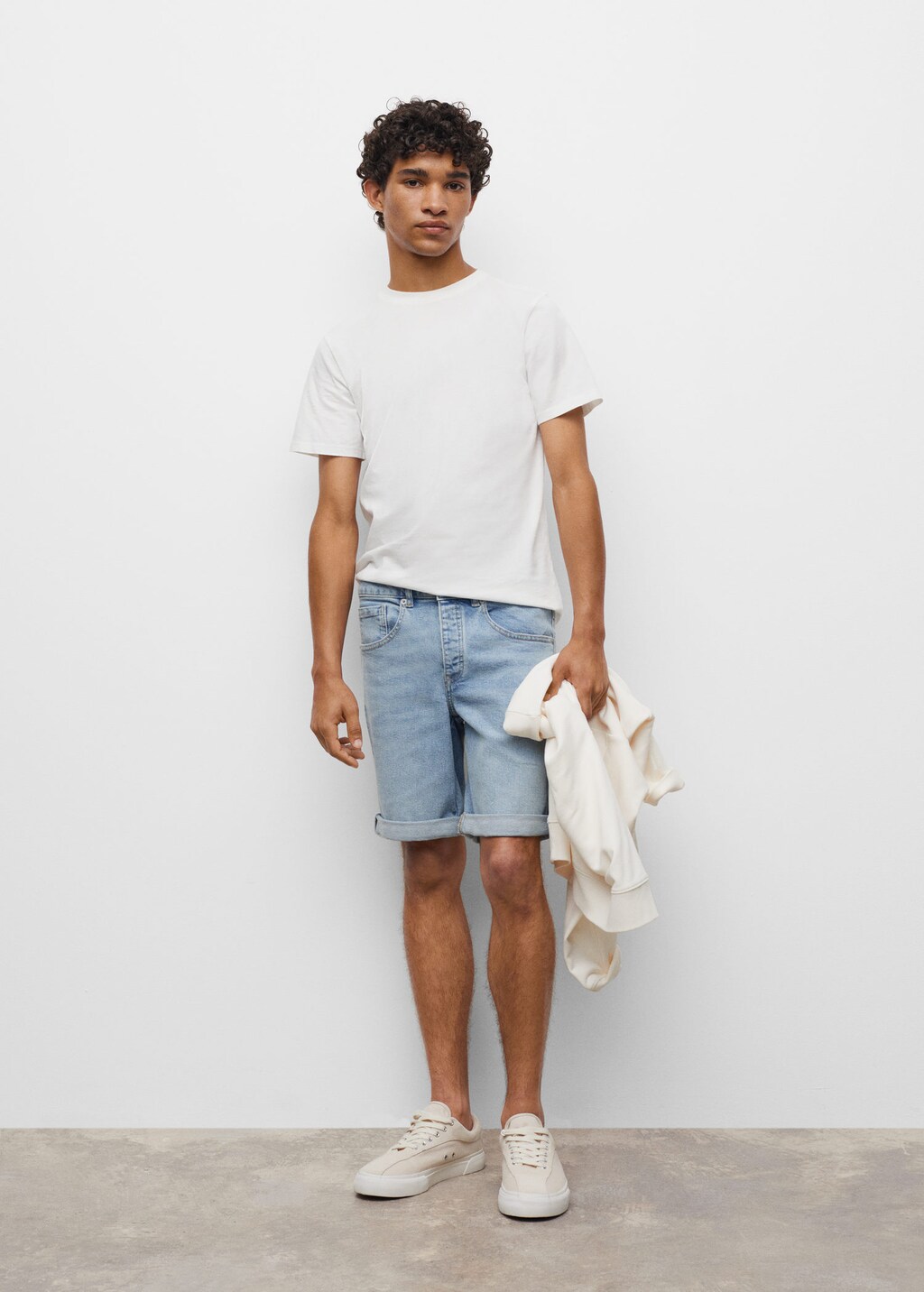 Outfit short mezclilla online hombre