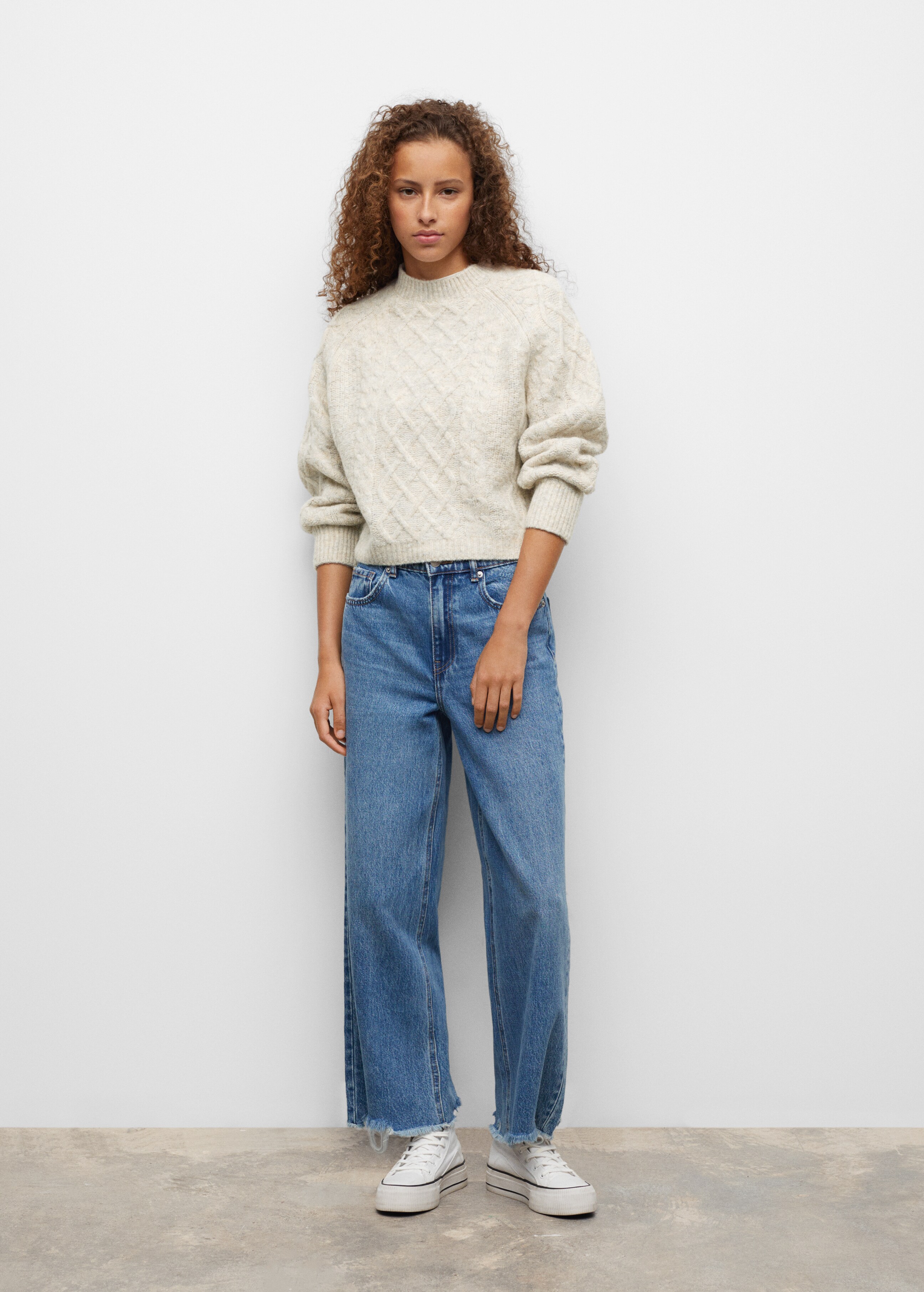 Cable-knit sweater - General plane