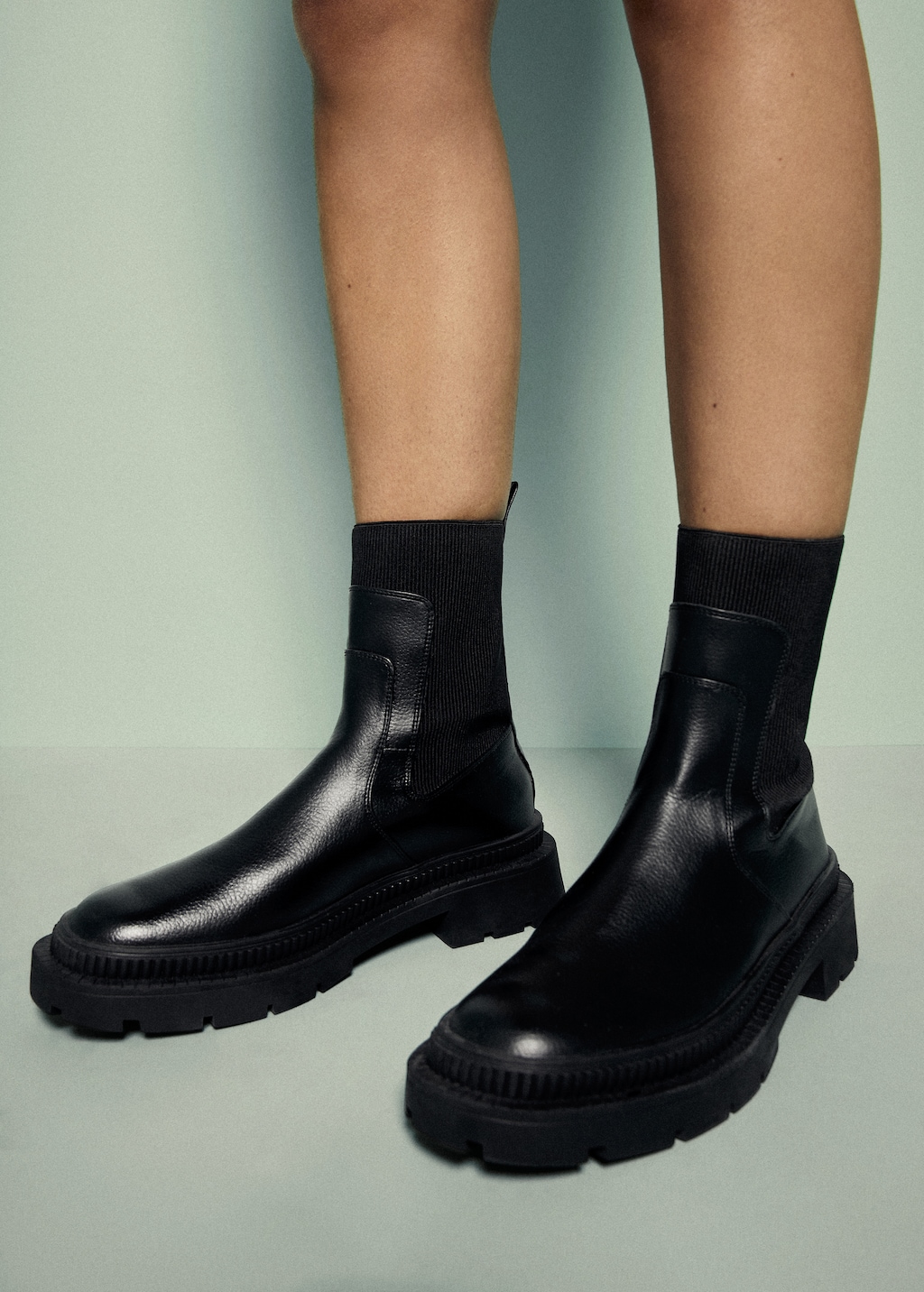 Track sole contrast ankle boots - General plane