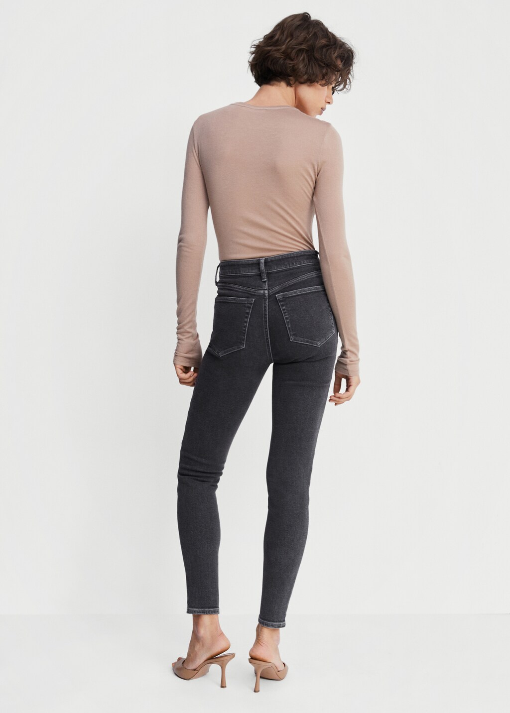 Skinny Jeans mit hohem Bund - Rückseite des Artikels