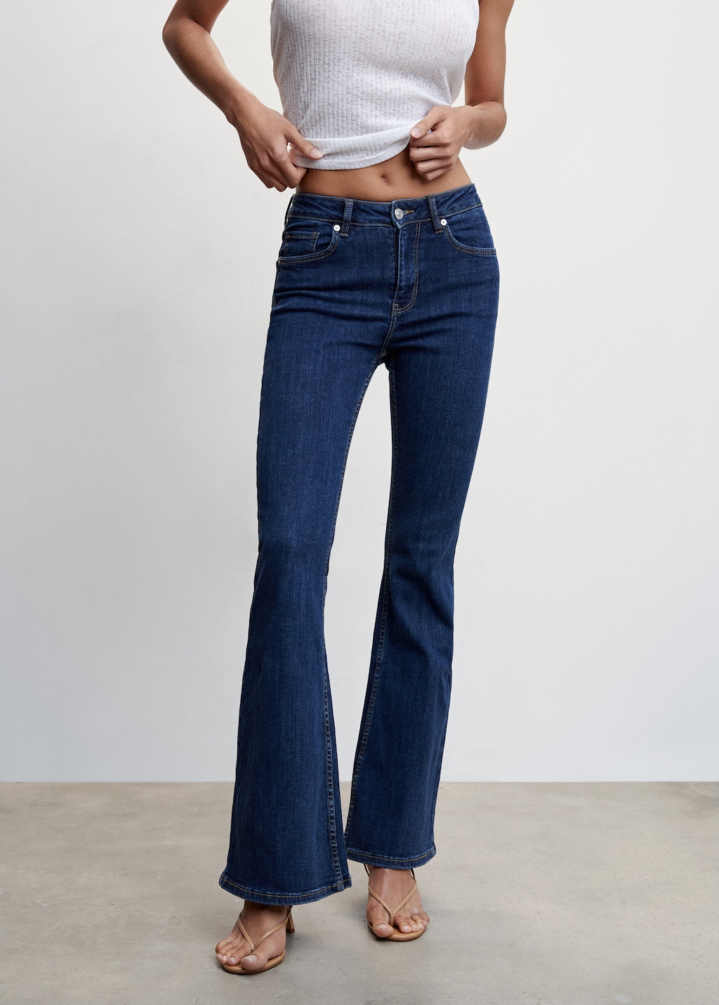 Jeans flare tiro medio - Plano medio