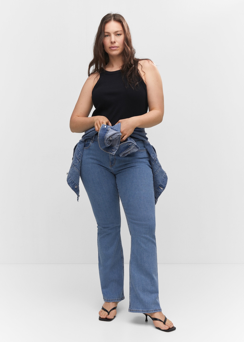 Jeans flare tiro medio