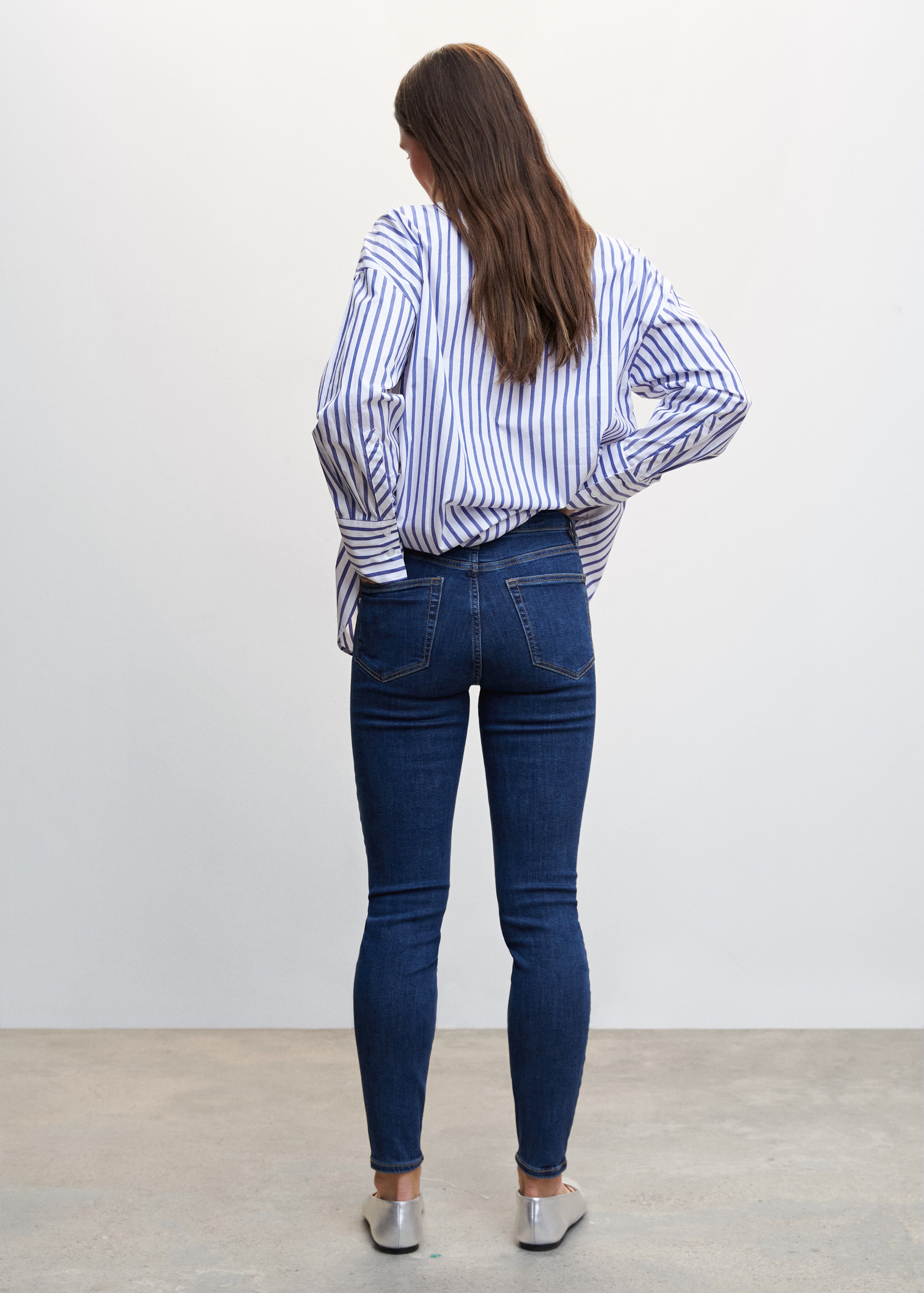 Jeans skinny de cintura alta - Verso do artigo