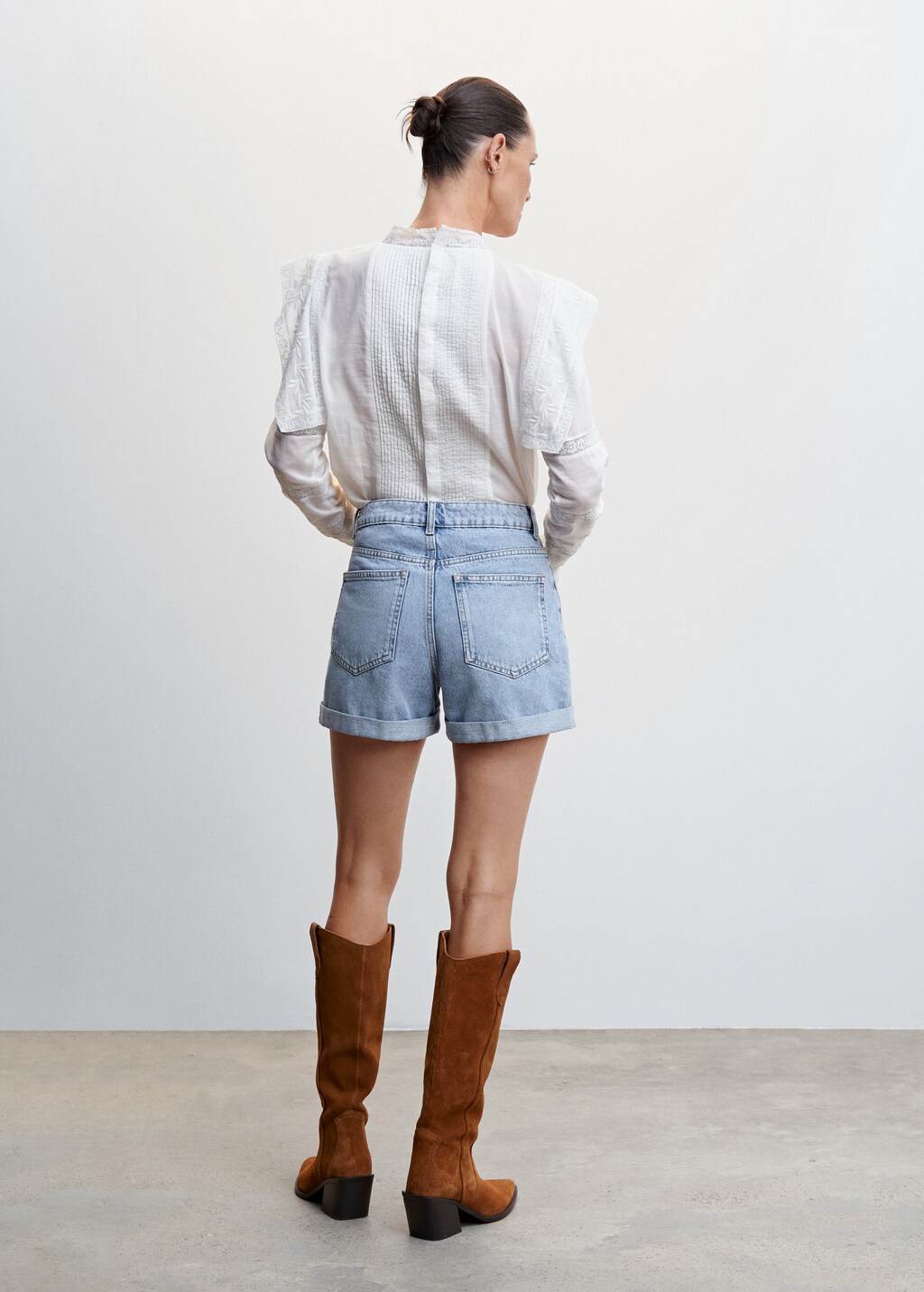 Mom Fit-Jeans-Shorts - Rückseite des Artikels