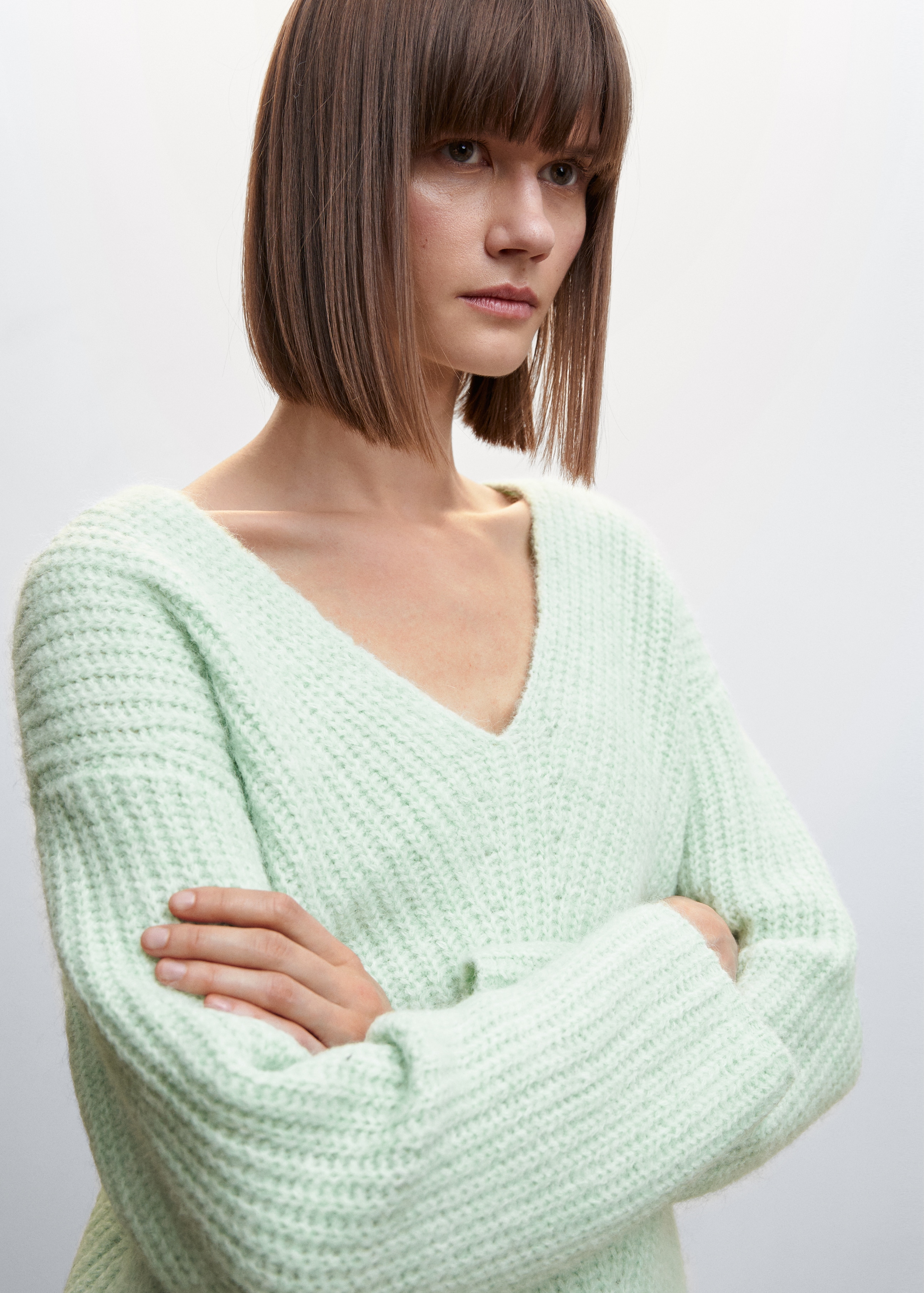 V-neck knit sweater - Details of the article 1
