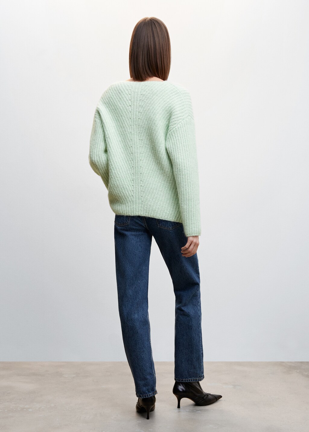 V-neck knit sweater - Reverse of the article