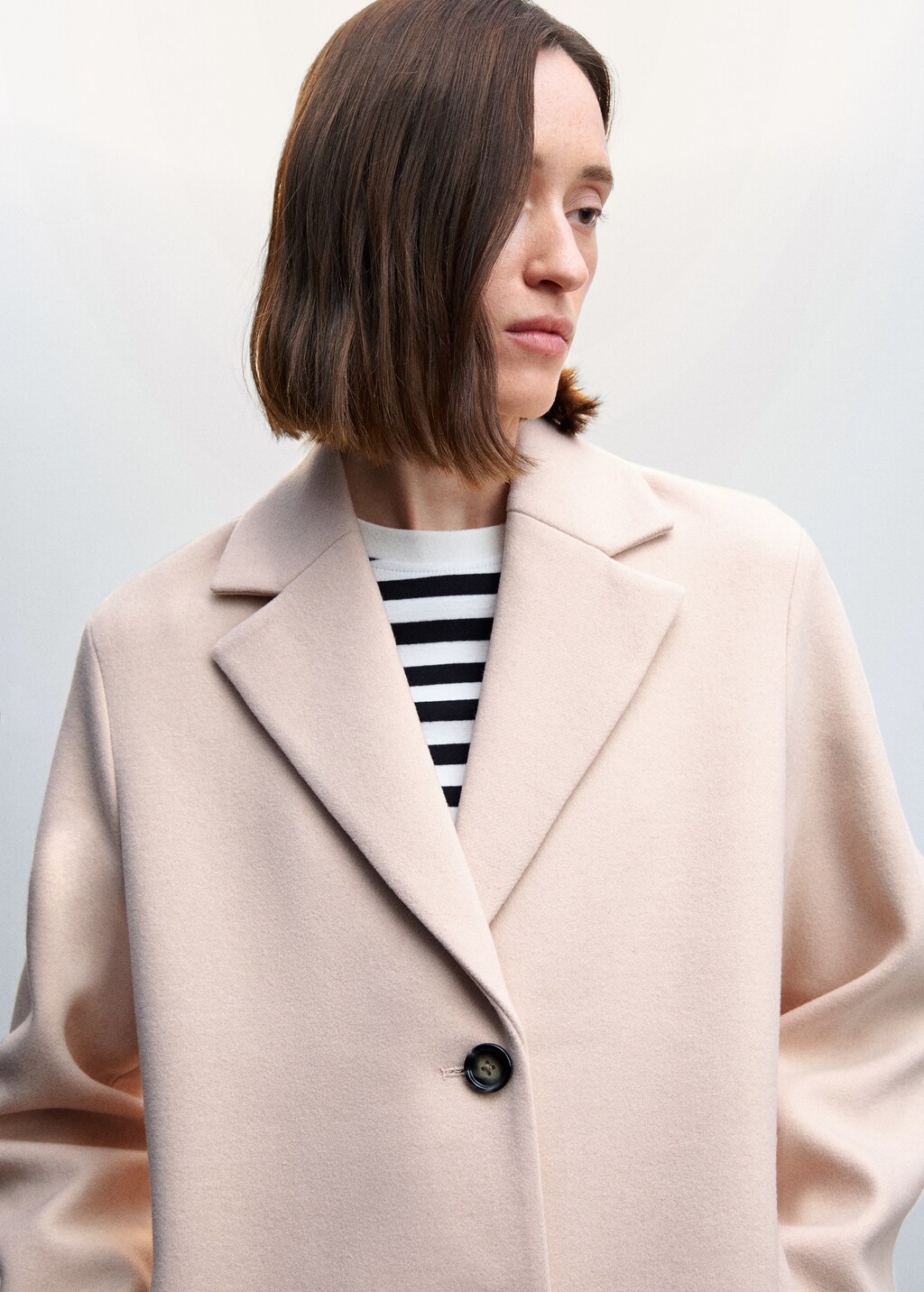 Buttoned wool coat - Details of the article 1