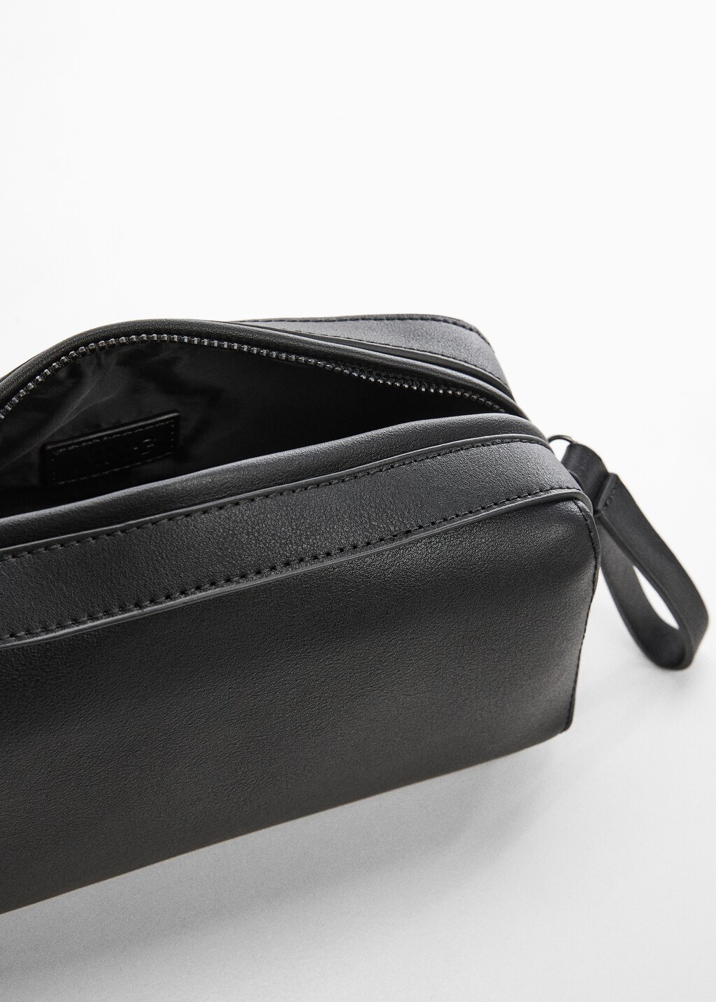 Leather-effect toiletry bag - Details of the article 1