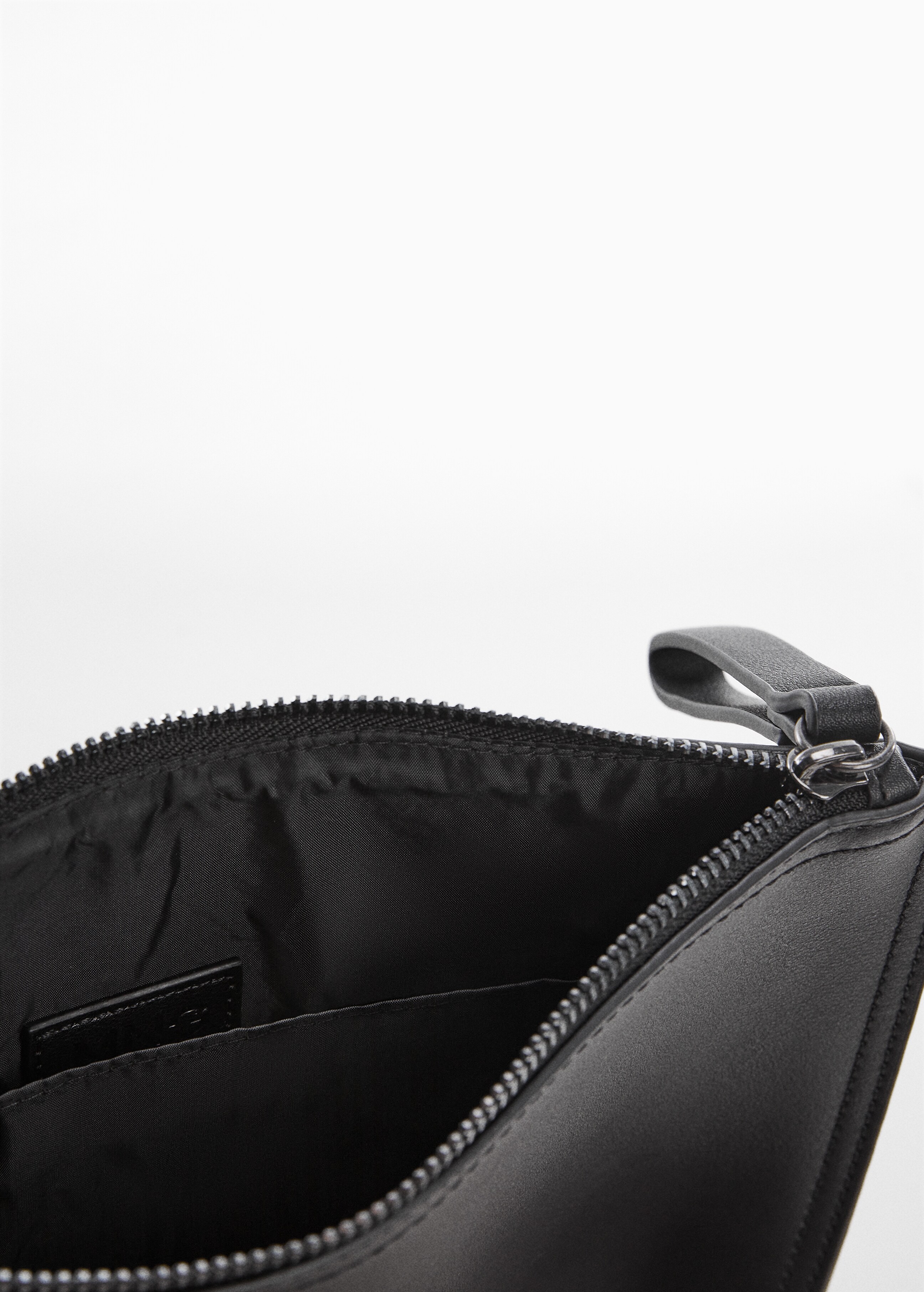 Leather-effect tablet case - Details of the article 1