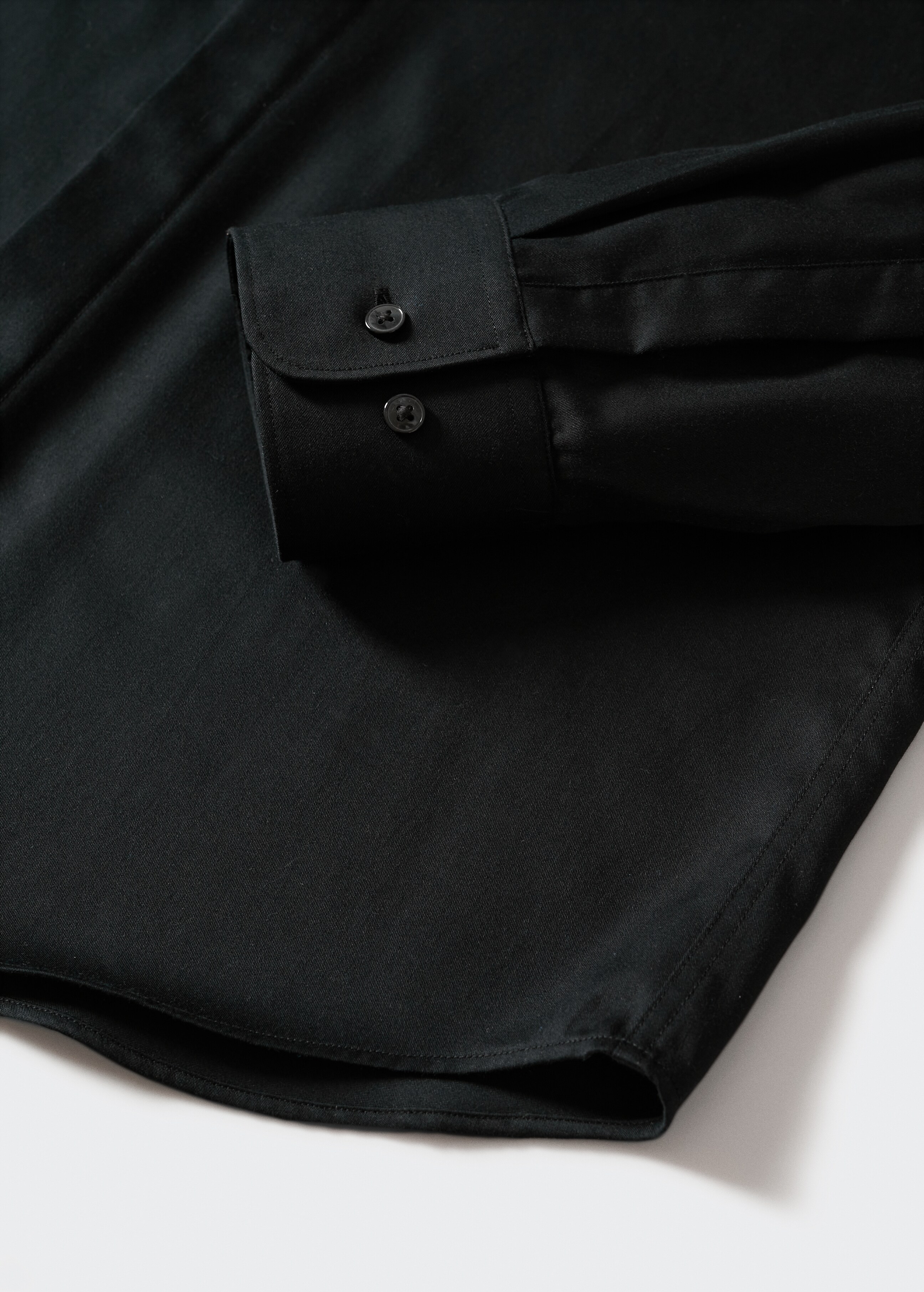 Slim-fit suit shirt with hidden buttons - Details of the article 8
