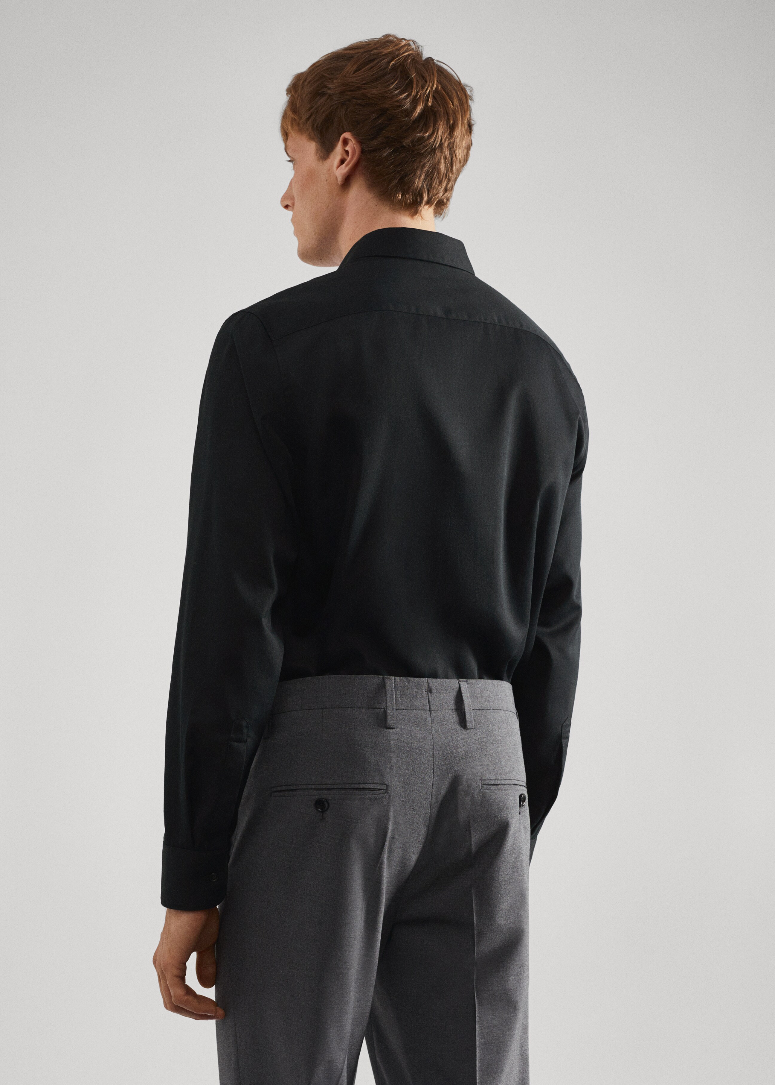 Slim-fit suit shirt with hidden buttons - Reverse of the article