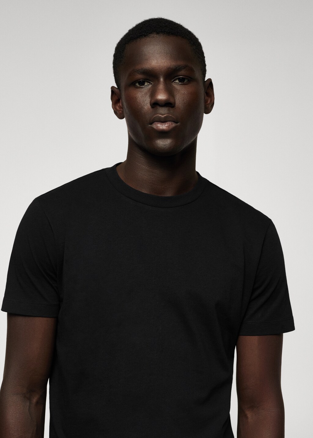 Basic lightweight cotton t-shirt - Details of the article 1