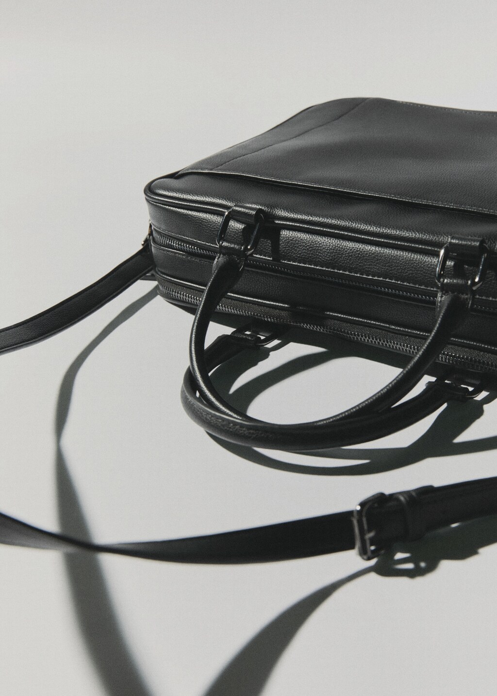 Leather-effect briefcase - Details of the article 9