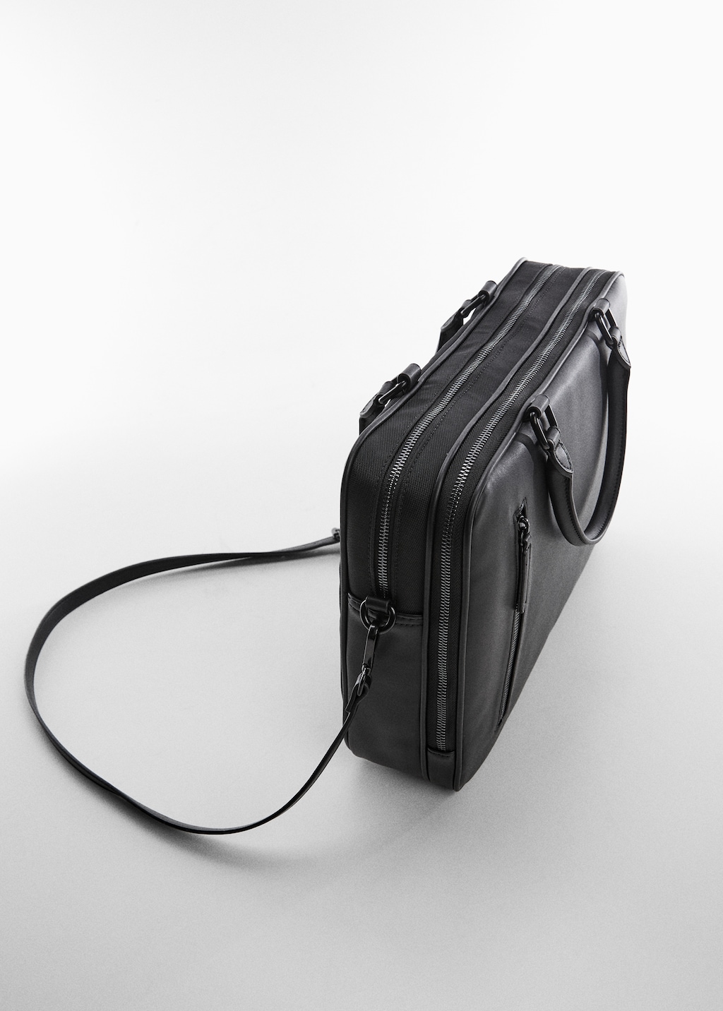 Leather-effect briefcase - Details of the article 2