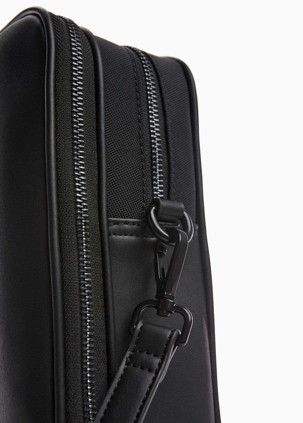 Leather-effect briefcase - Details of the article 3