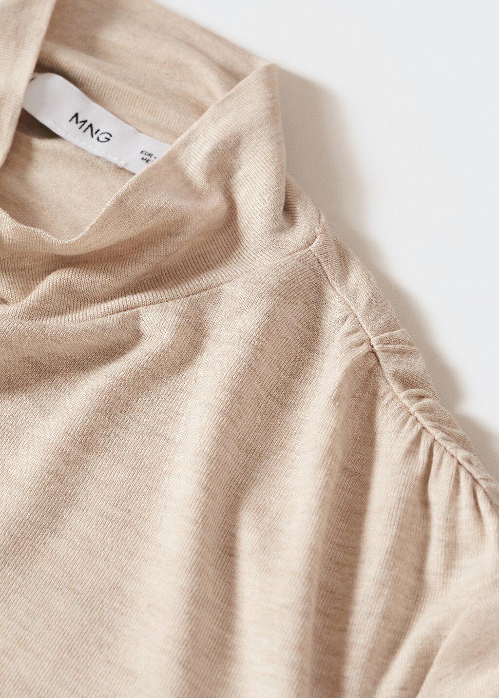 Turtleneck long-sleeved t-shirt - Details of the article 8