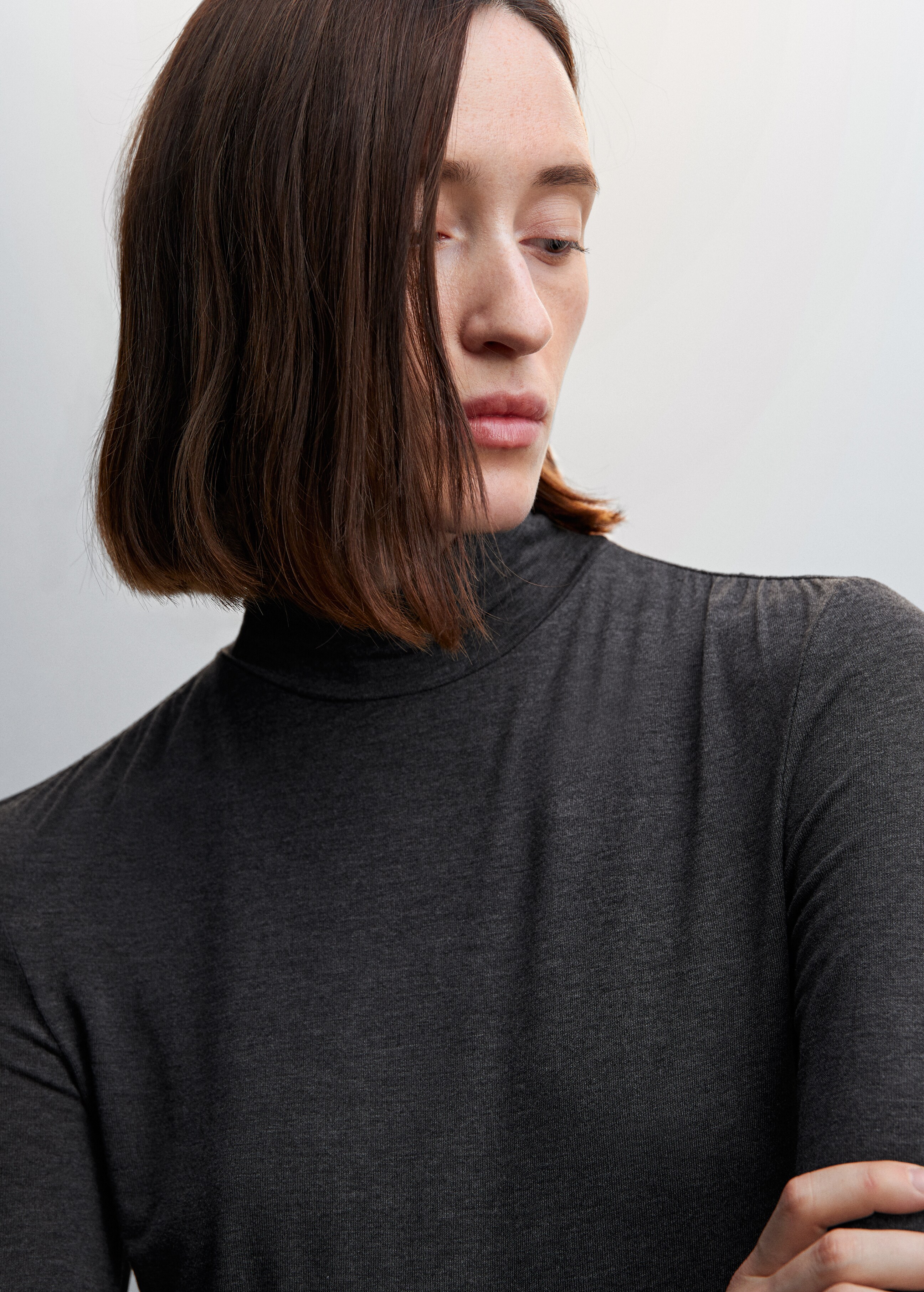Turtleneck long-sleeved t-shirt - Details of the article 1