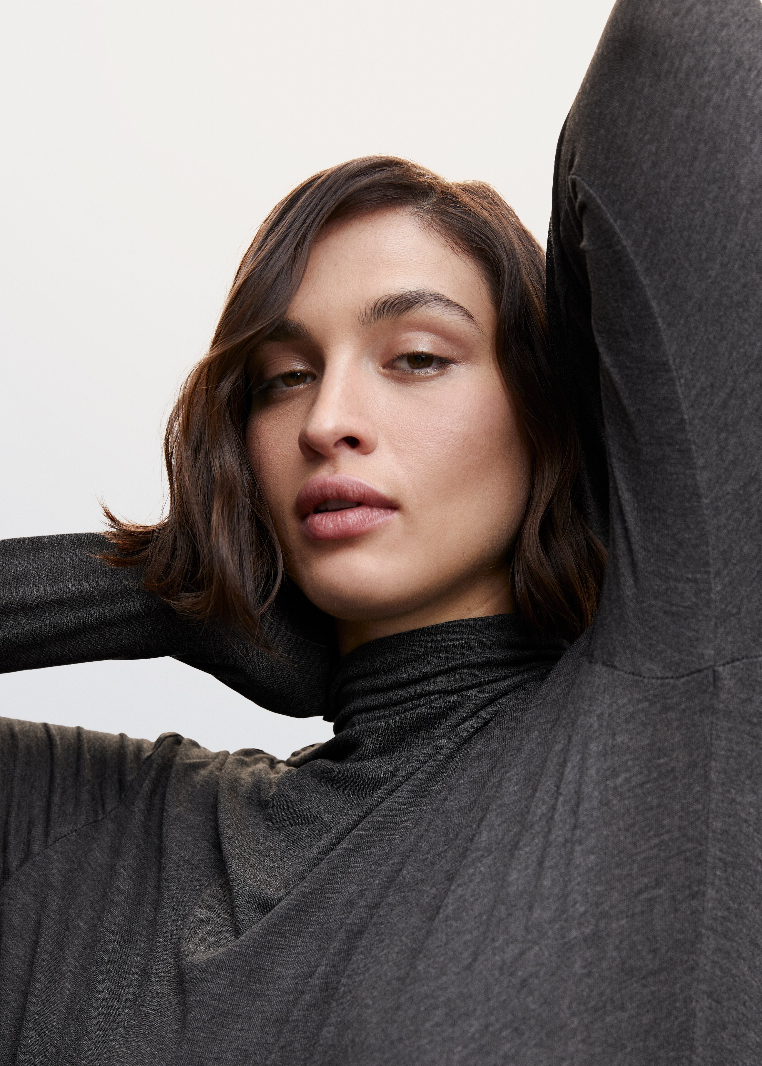 Turtleneck long-sleeved t-shirt - Details of the article 4