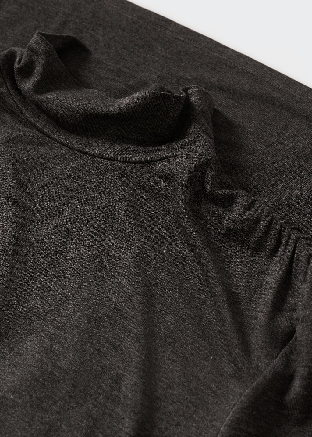 Turtleneck long-sleeved t-shirt - Details of the article 8