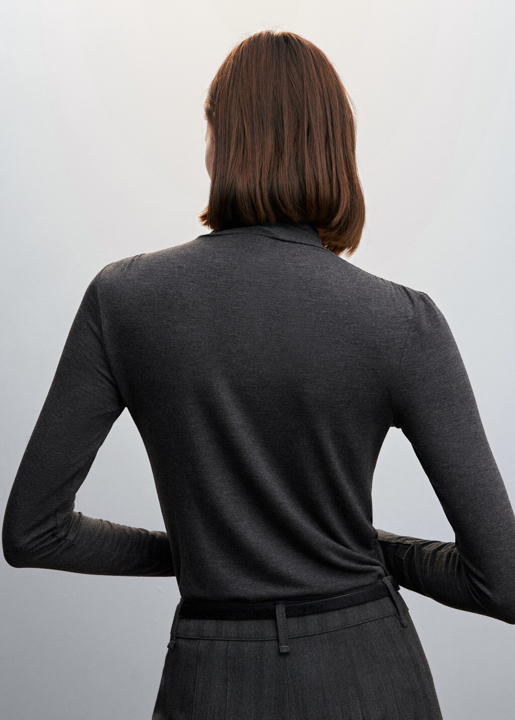 Turtleneck long-sleeved t-shirt - Reverse of the article