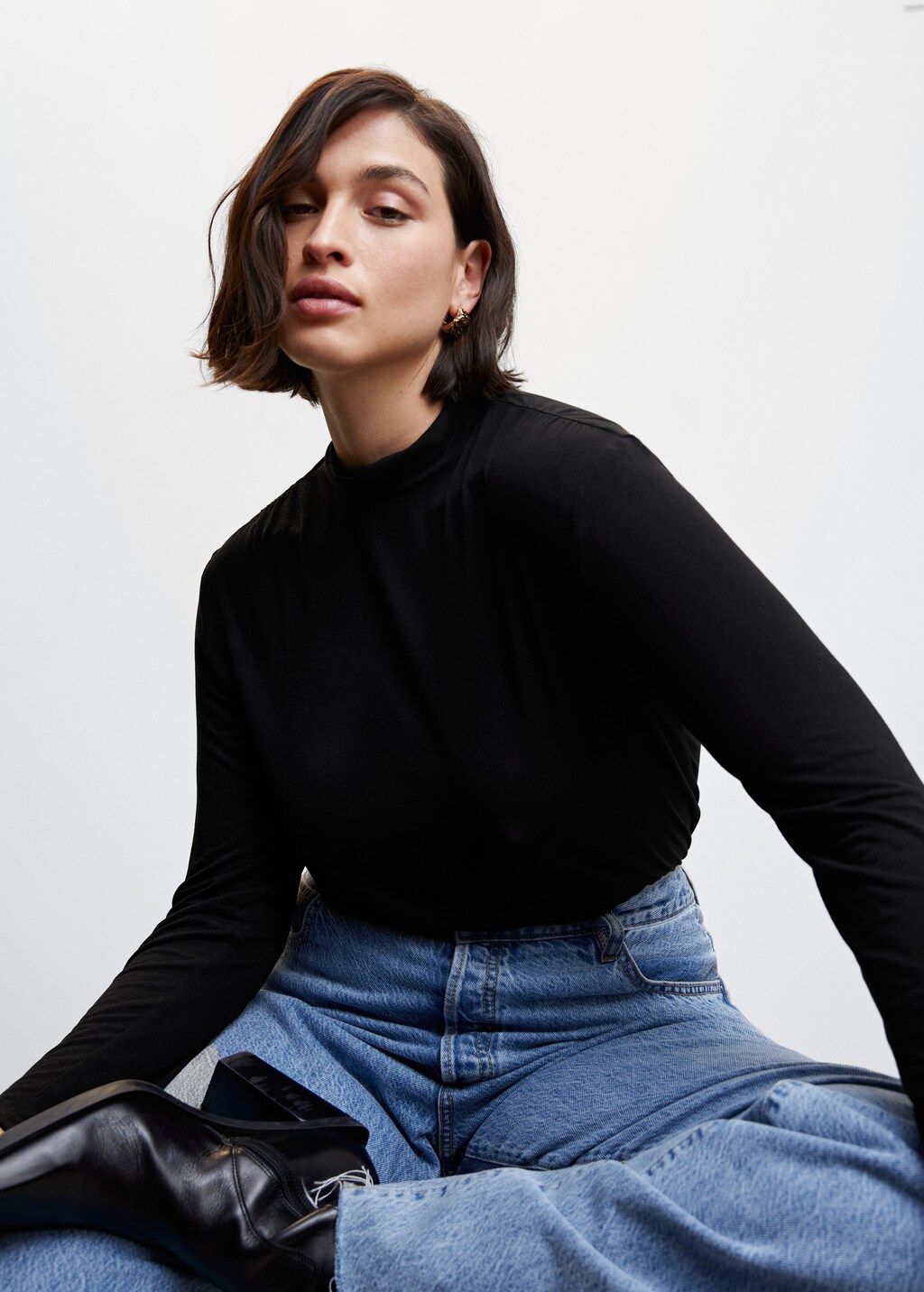 Turtleneck long-sleeved t-shirt - Details of the article 4