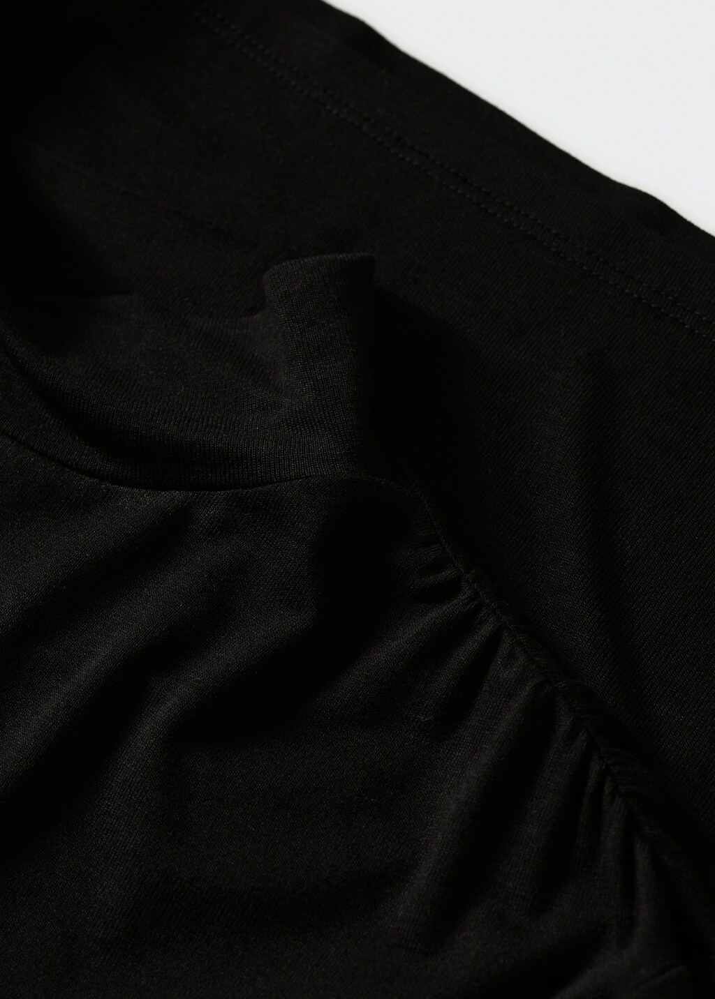 Turtleneck long-sleeved t-shirt - Details of the article 8