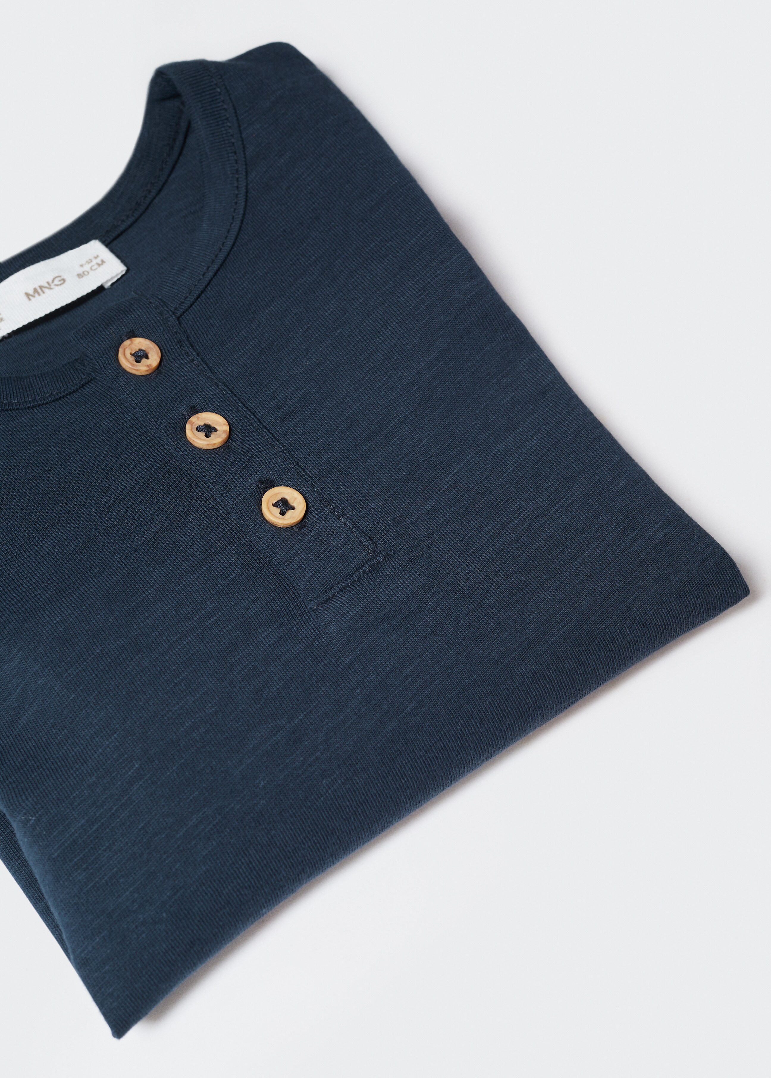 Buttoned long sleeve t-shirt - Details of the article 8