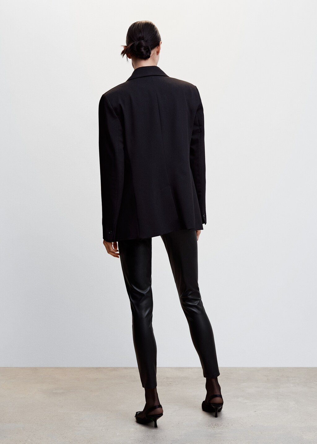 Leather-effect leggings - Reverse of the article