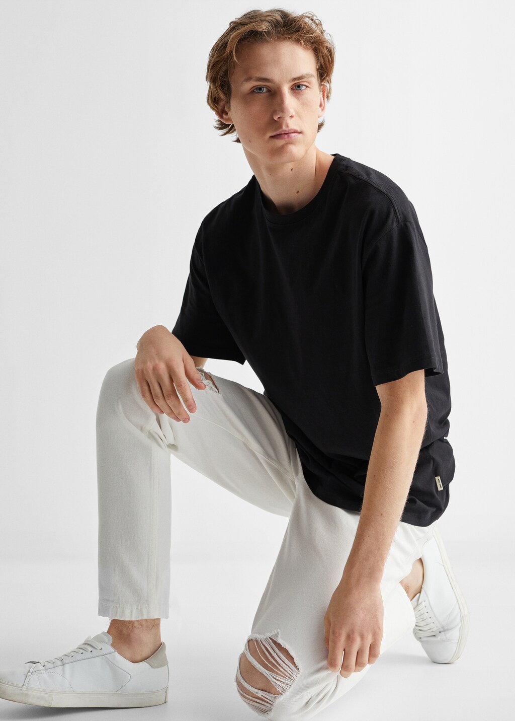 Basic oversized cotton t-shirt - Details of the article 2