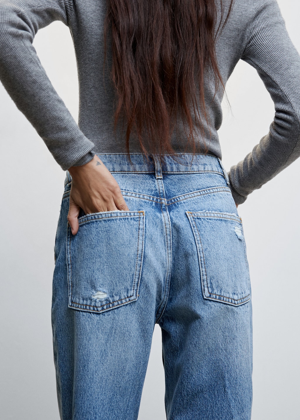 Ripped high-rise straight jeans - Details of the article 4